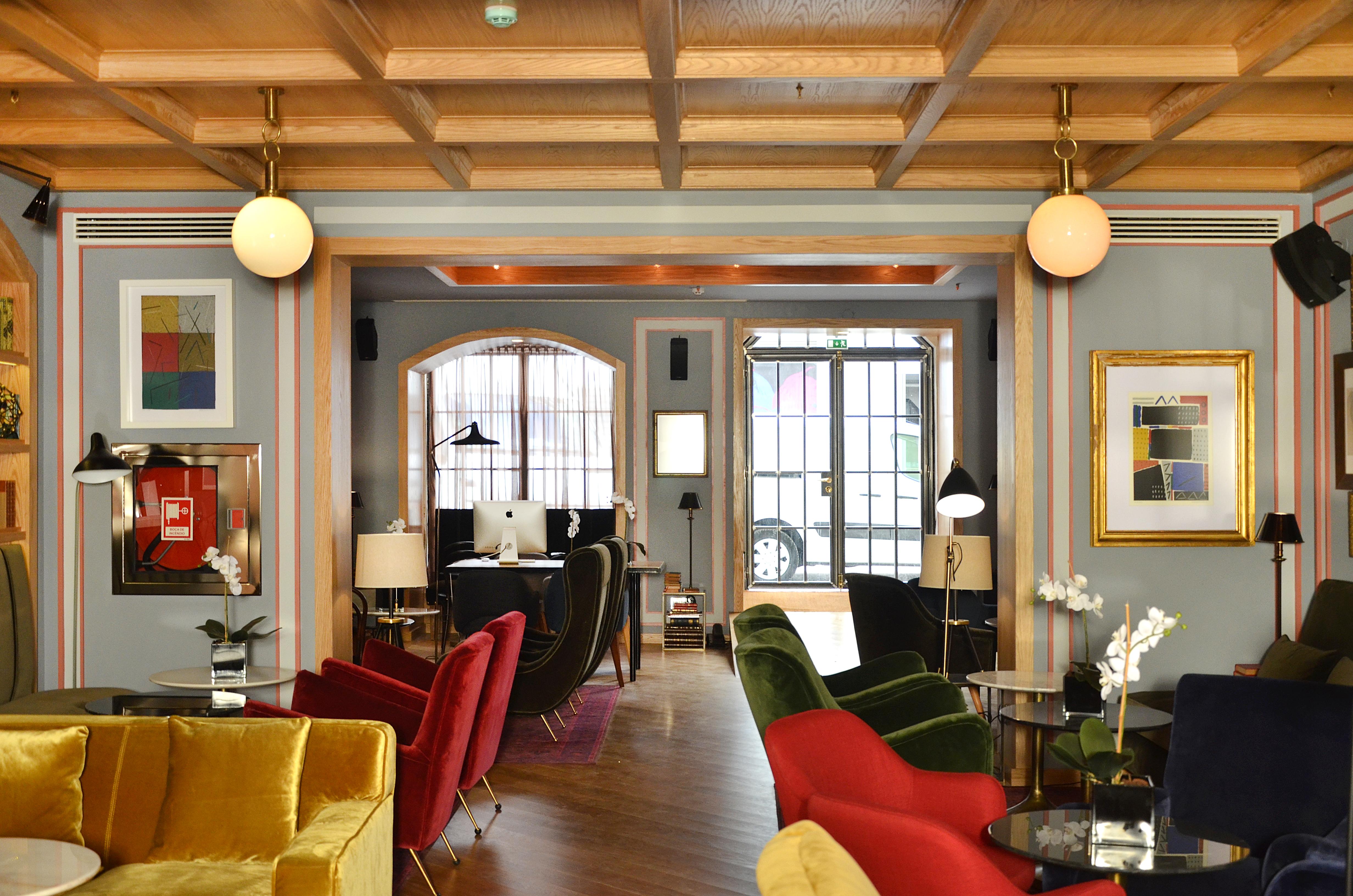 Browns Central Hotel - фото