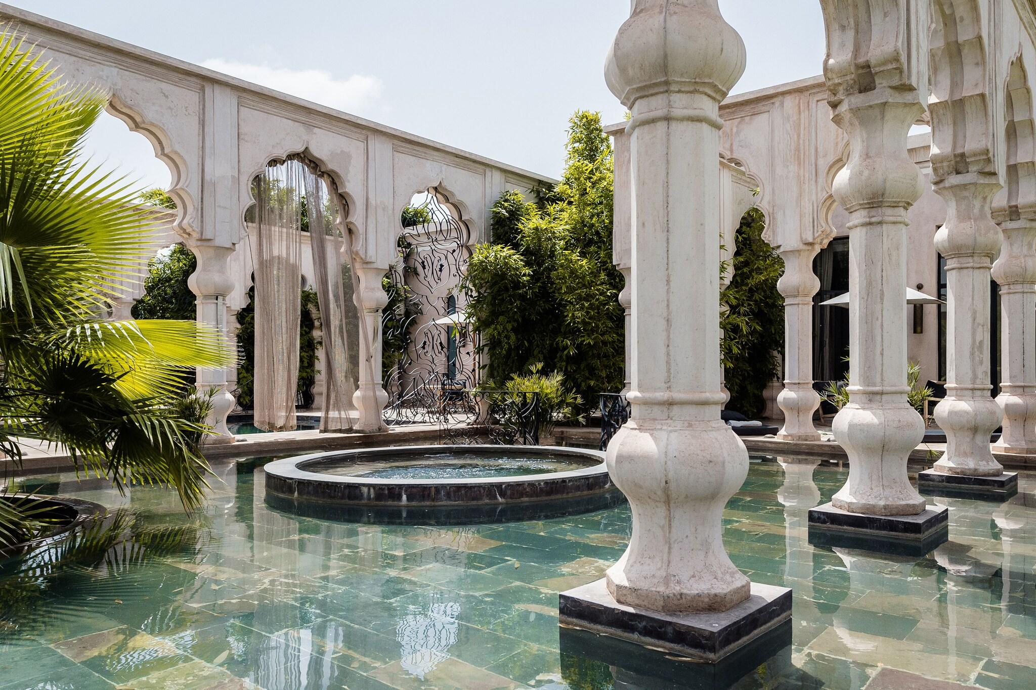 Palais Namaskar by null