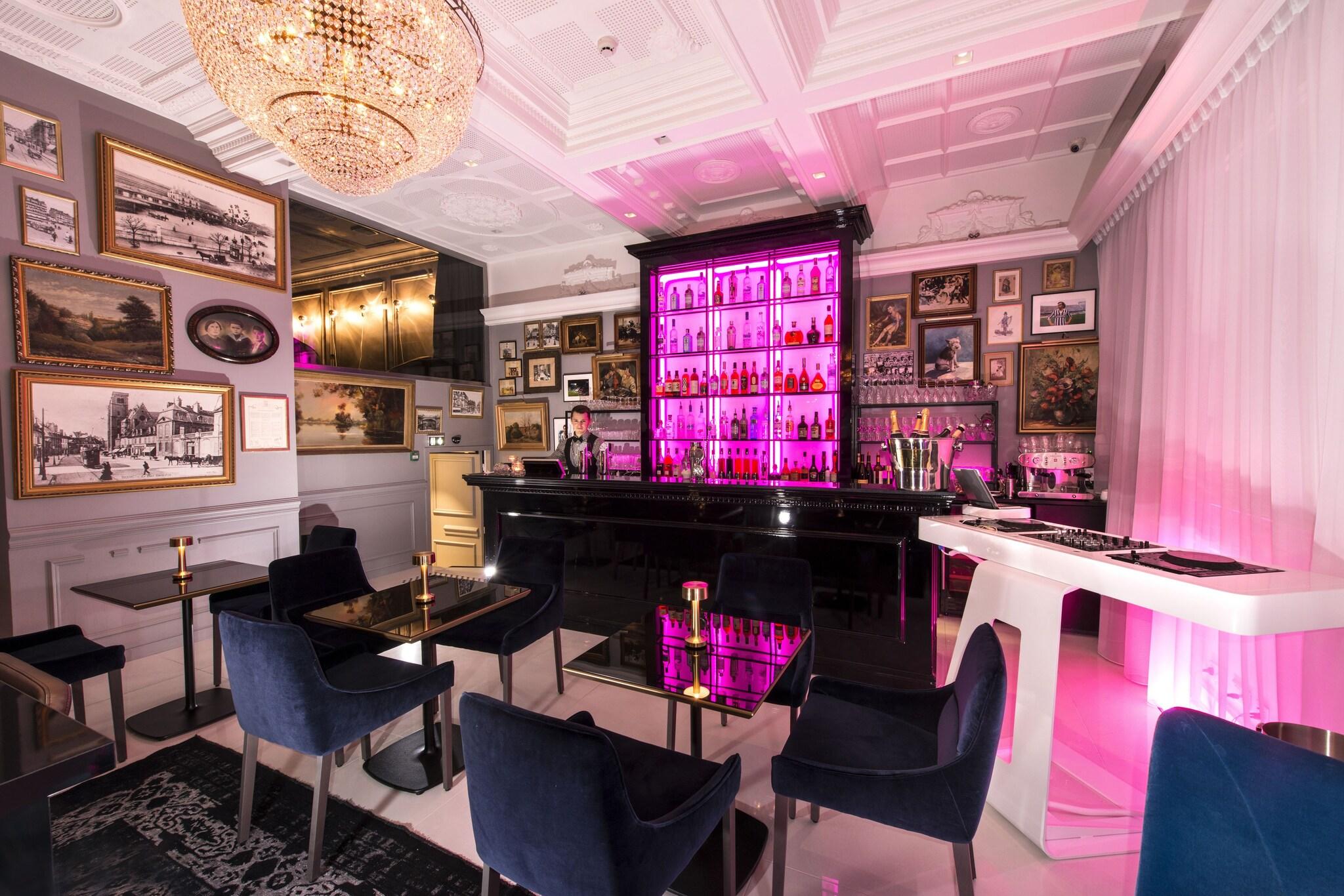 Vertigo Hotel by null