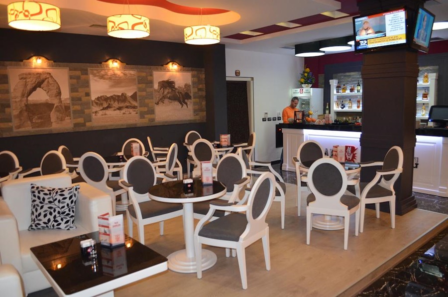 Mustang hotel Tirana