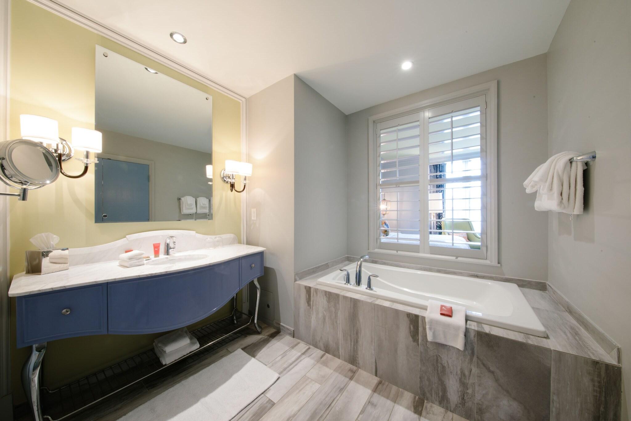 Grand Bohemian Charleston, Autograph Collection by null