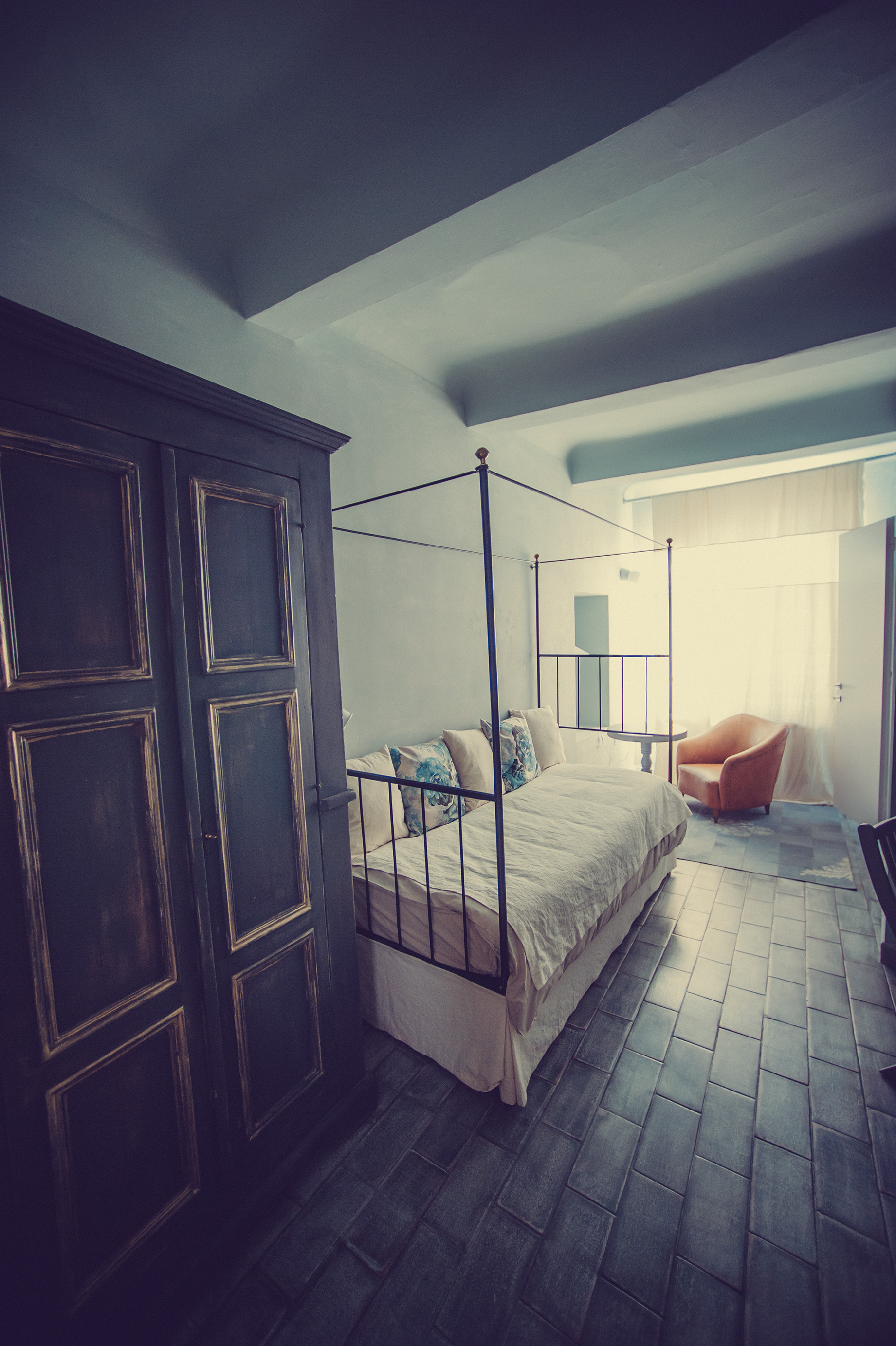 Numa Florence Rodo by null