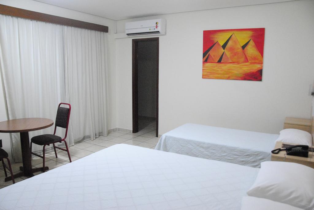 OYO Victoria Plaza Hotel