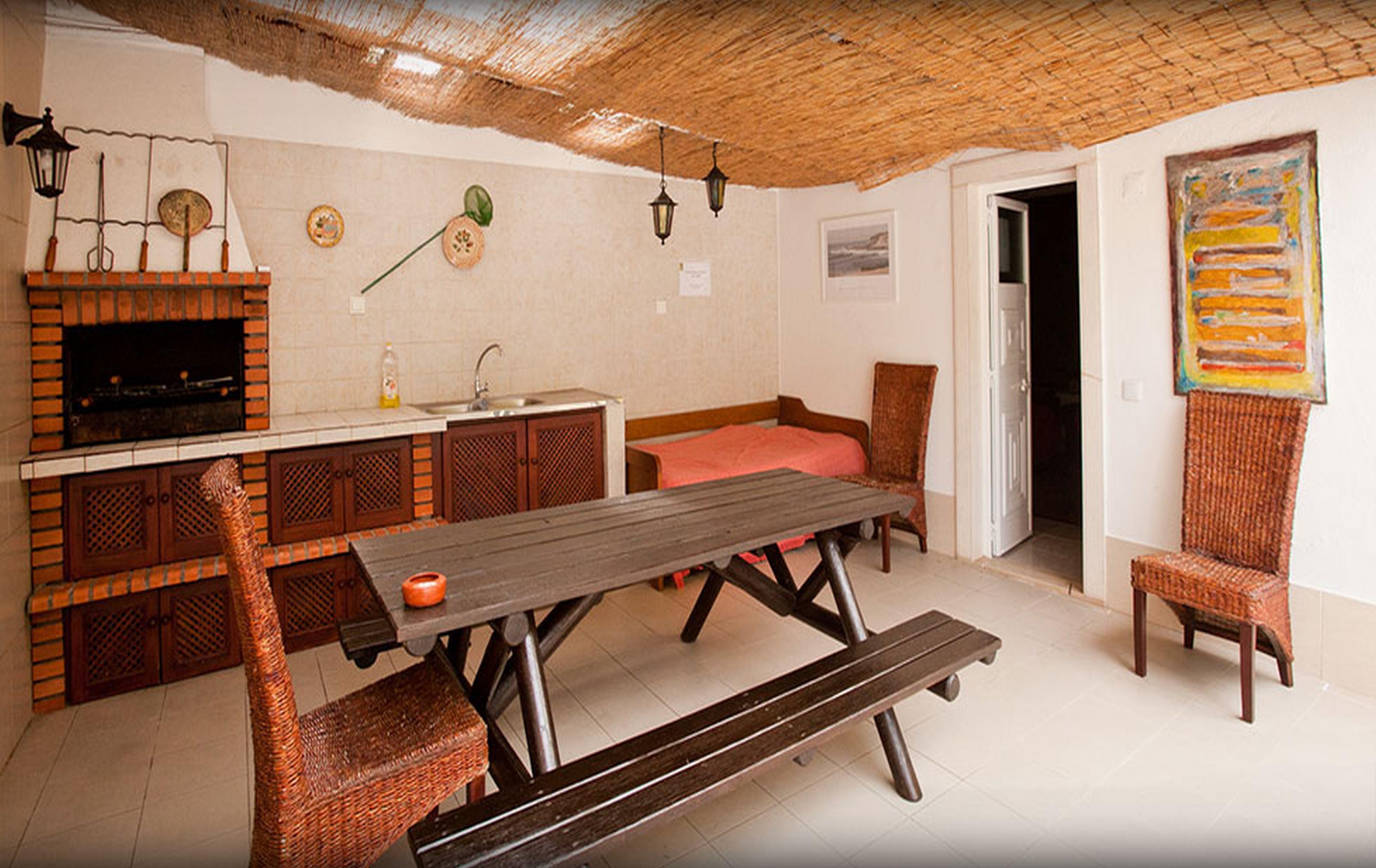 Ericeira Chill Hill Hostel & Private Rooms