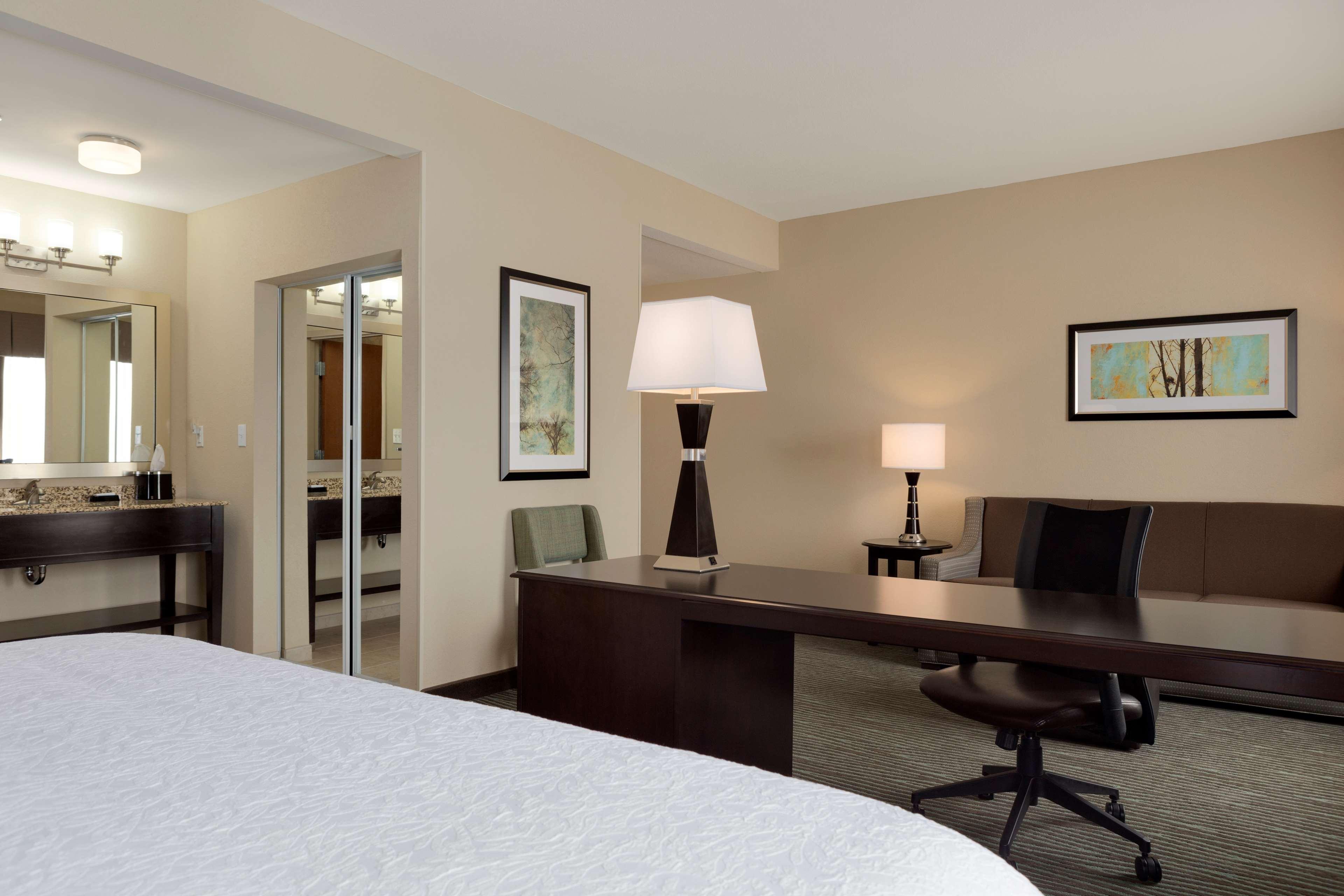 Hampton Inn & Suites Parkersburg Downtown