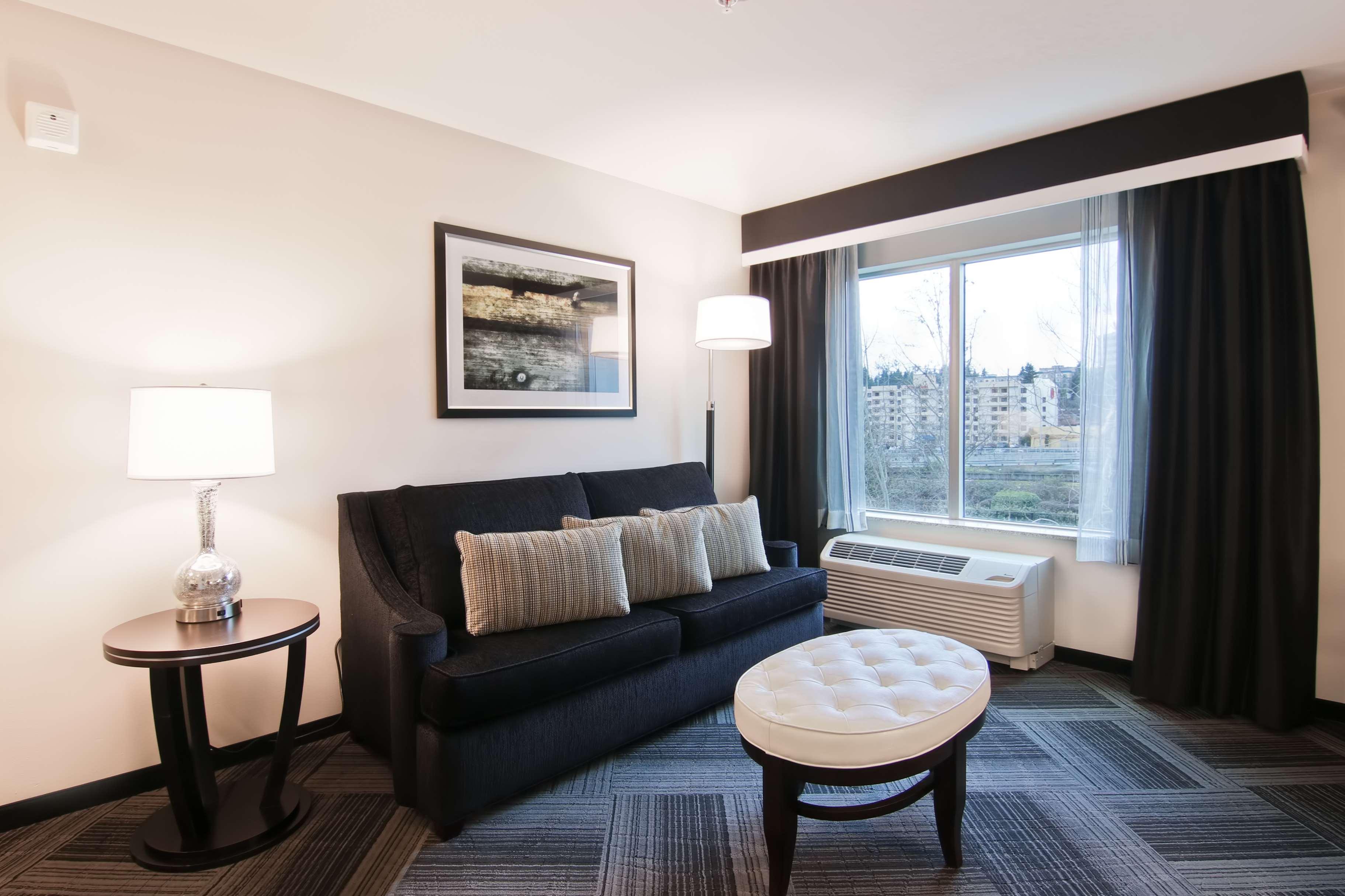 Hampton Inn & Suites Bellevue Downtown-Seattle