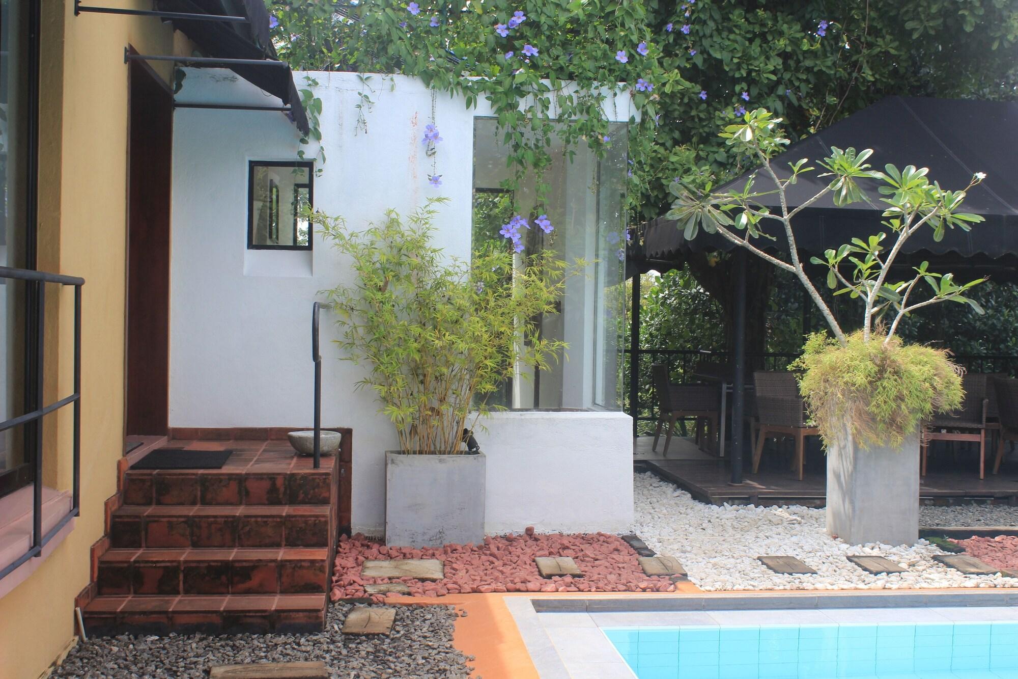 Villa Escondite