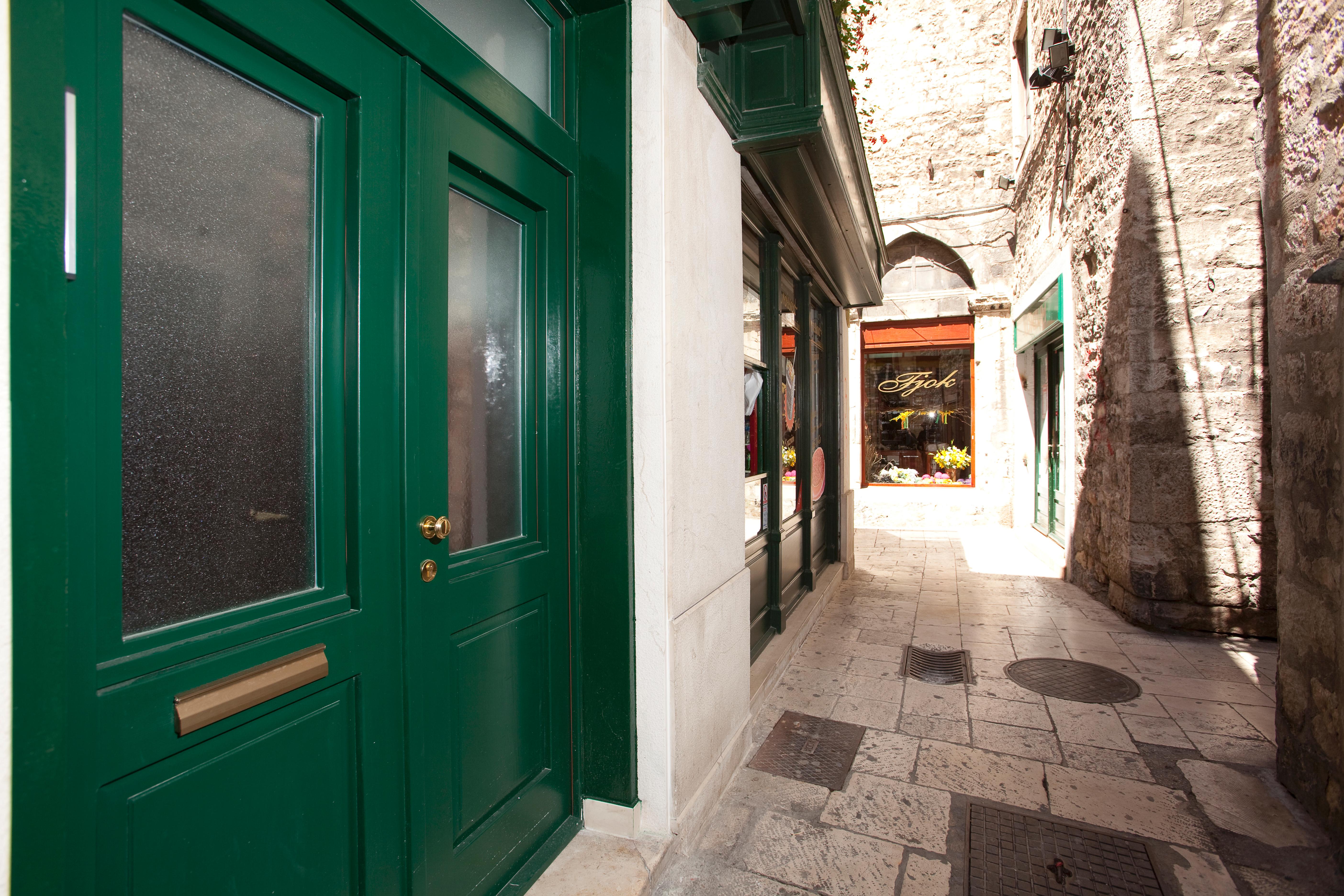 Prior Suites Split - фото