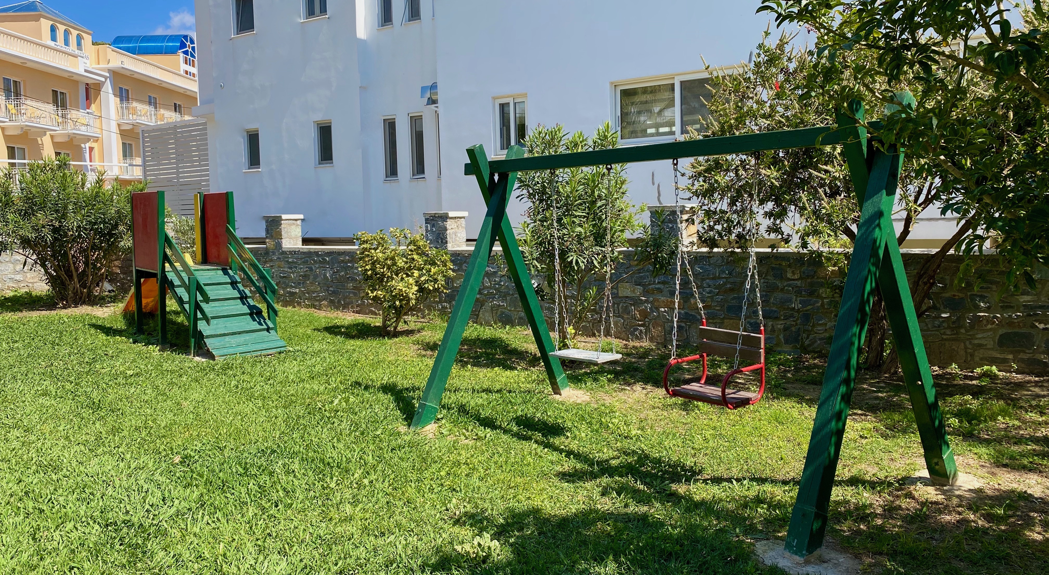 Manolis Apartments