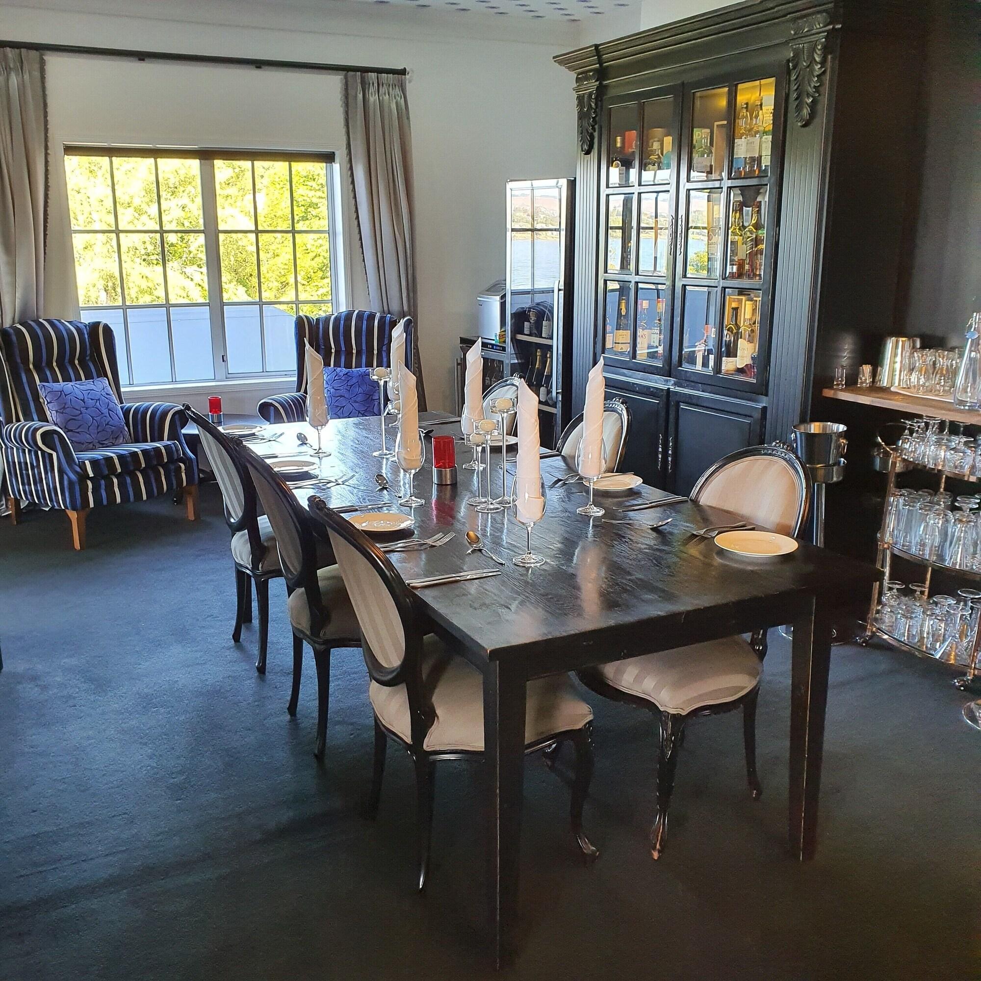 Black Swan Lakeside Lodge Boutique Hotel