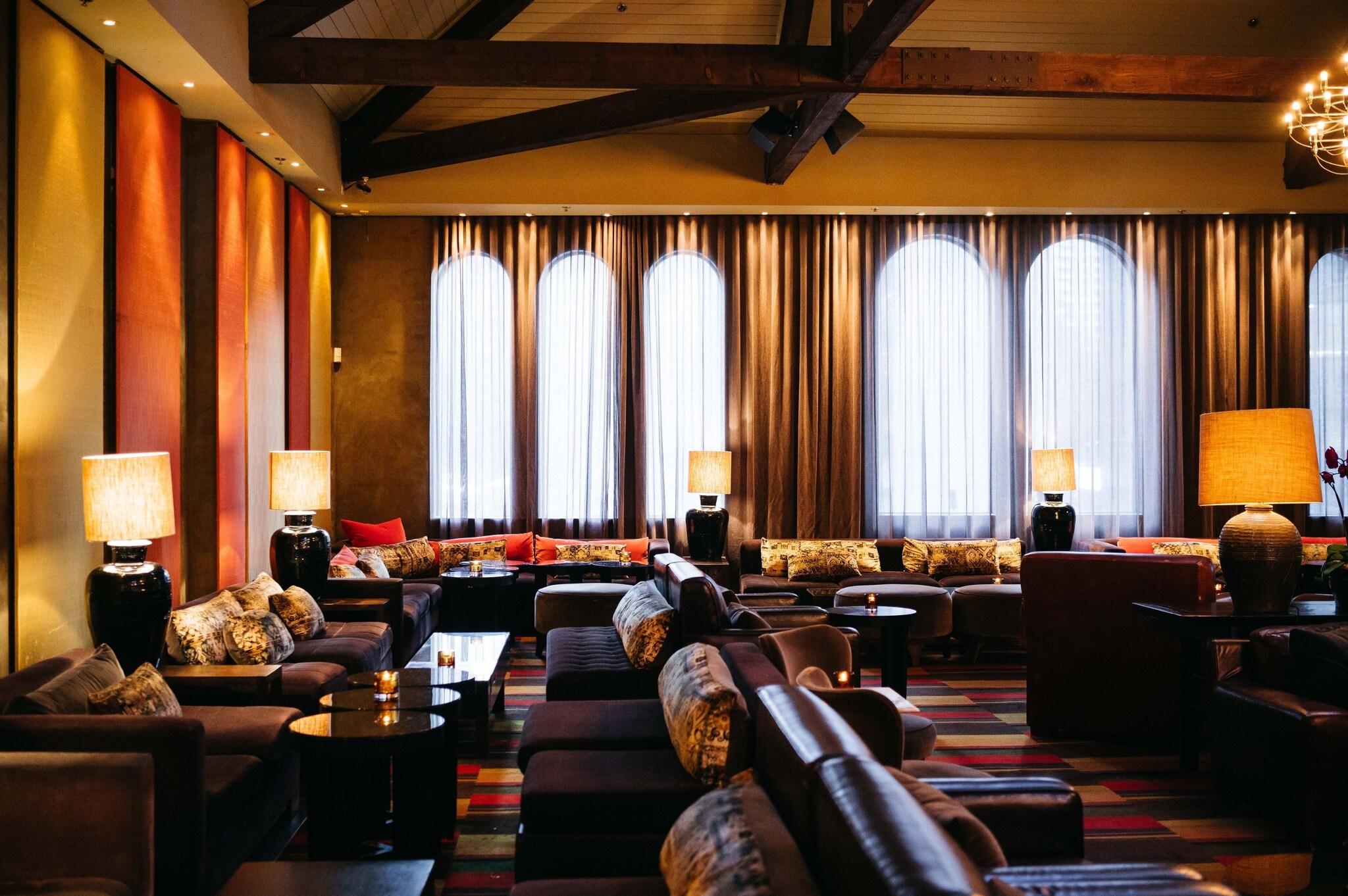 Establishment Hotel by null