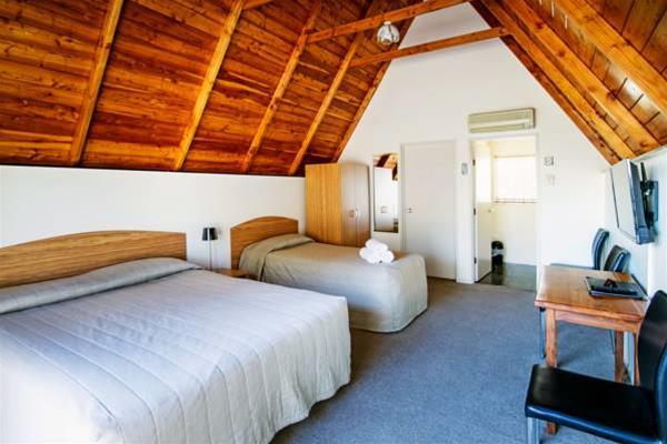 Mountain Chalet Motels, Twizel by null
