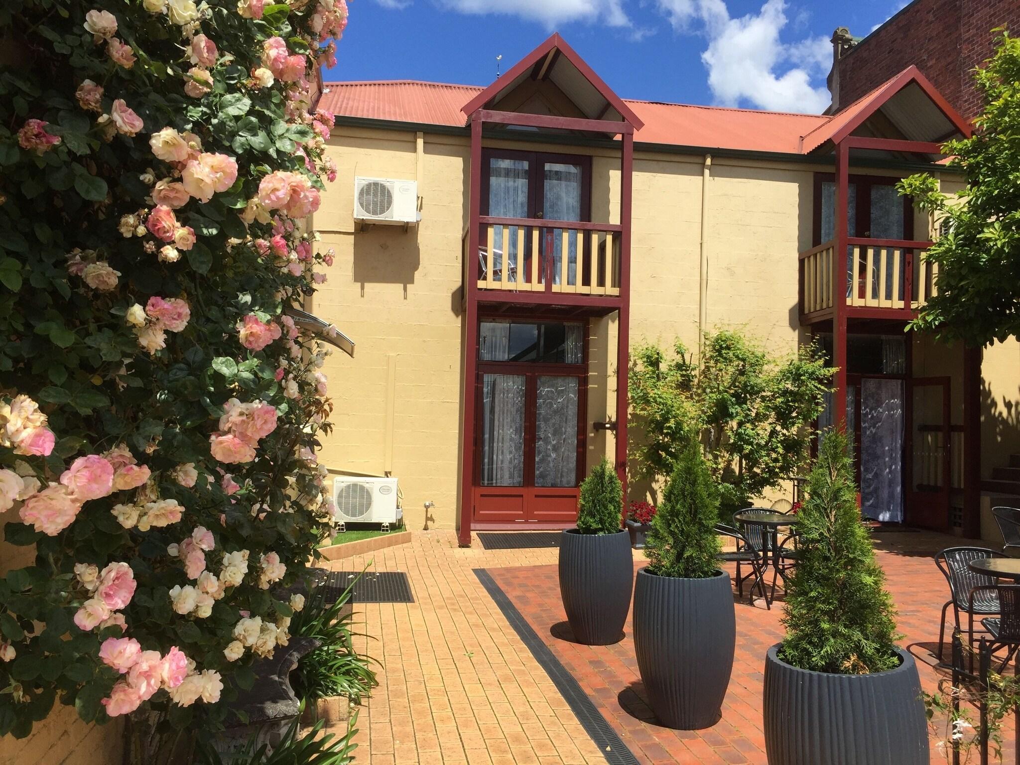 Art Hotel on York by null