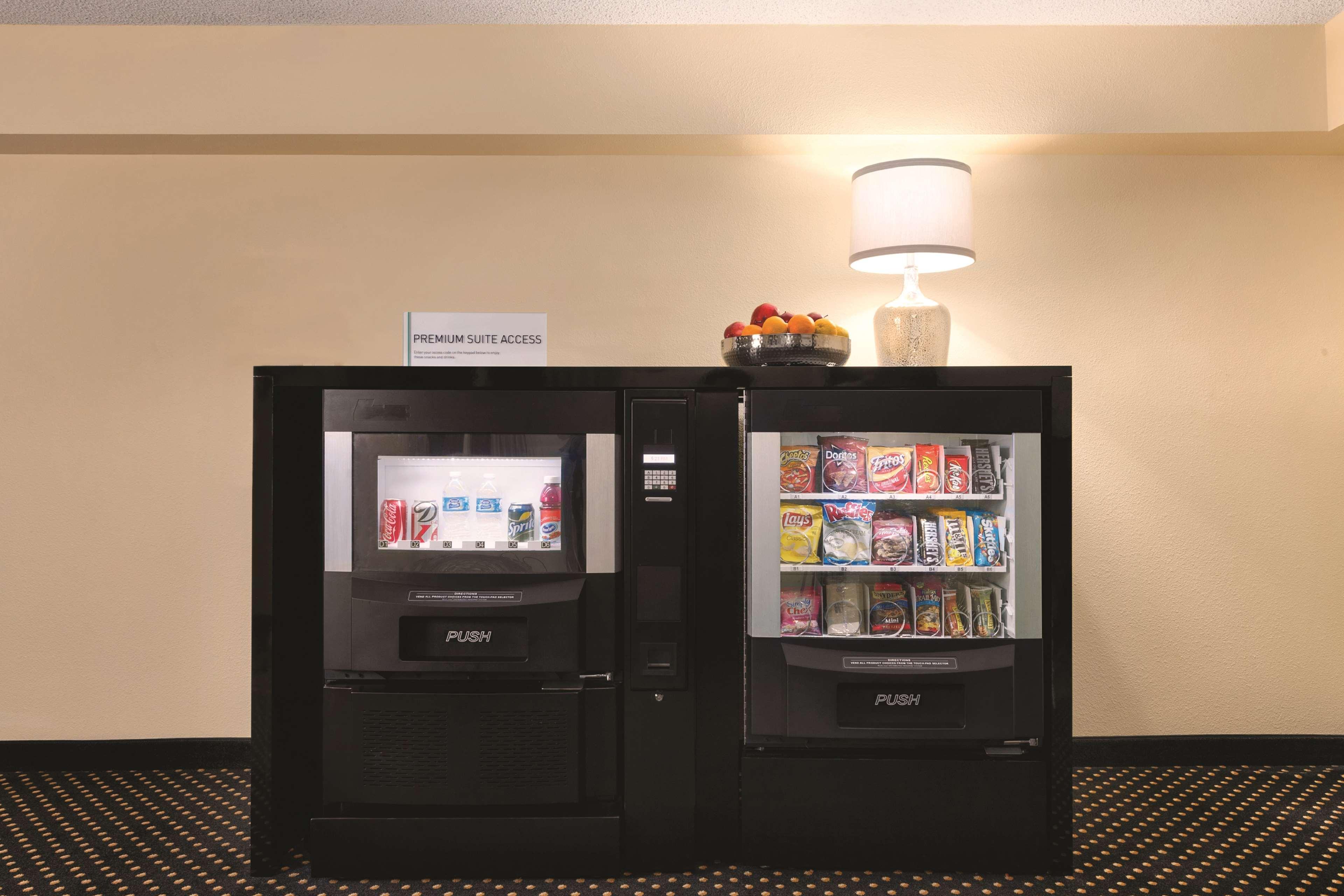 Embassy Suites By Hilton Chicago Naperville