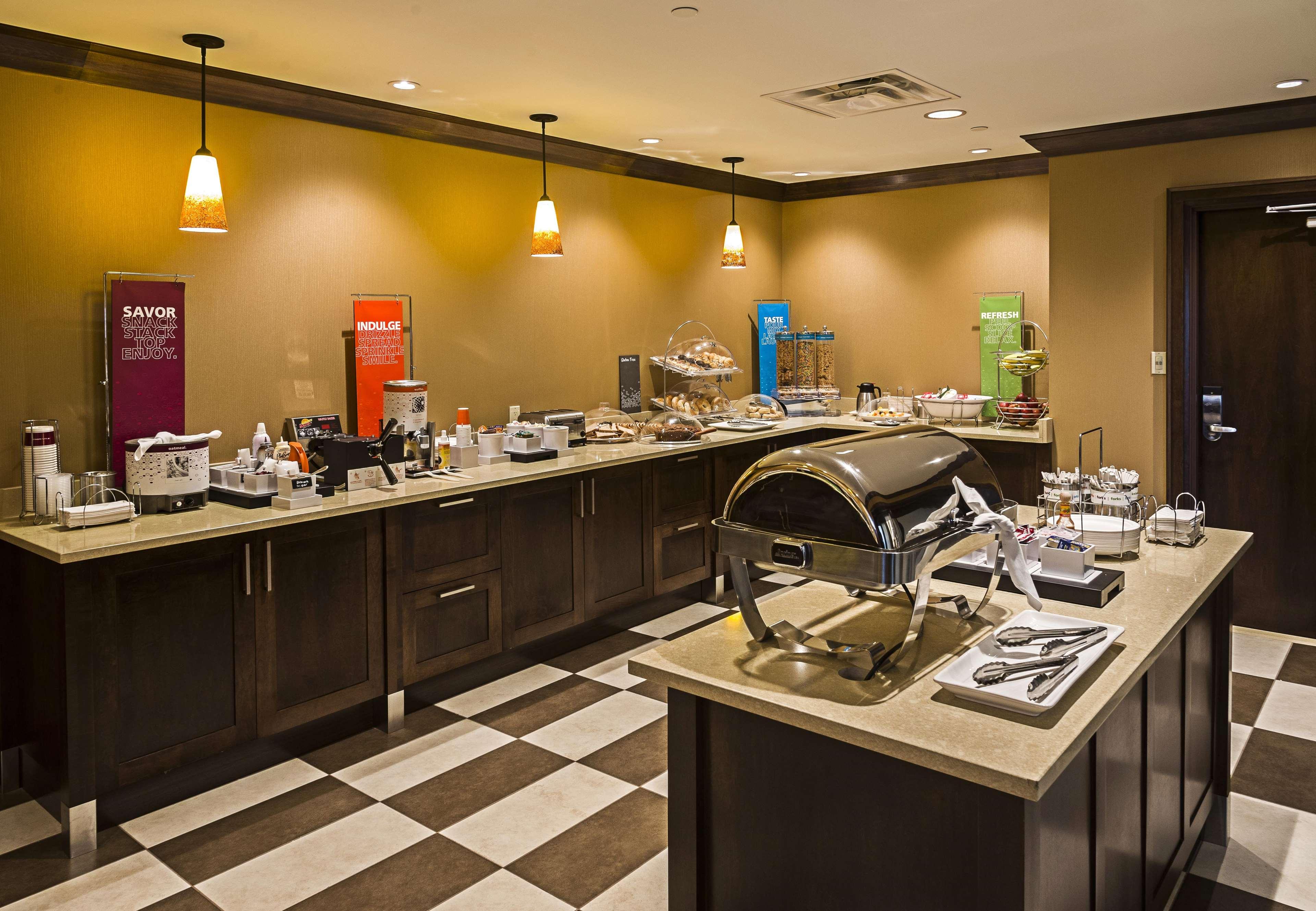 Hampton Inn By Hilton Ottawa Airport