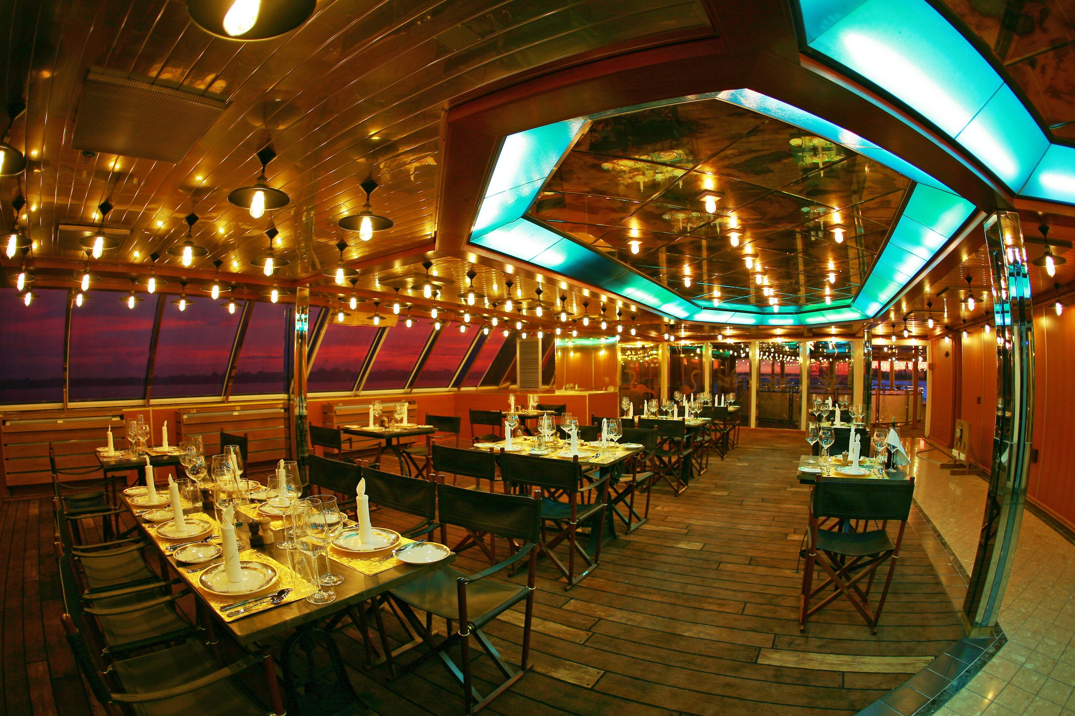Vintage Luxury Yacht Hotel