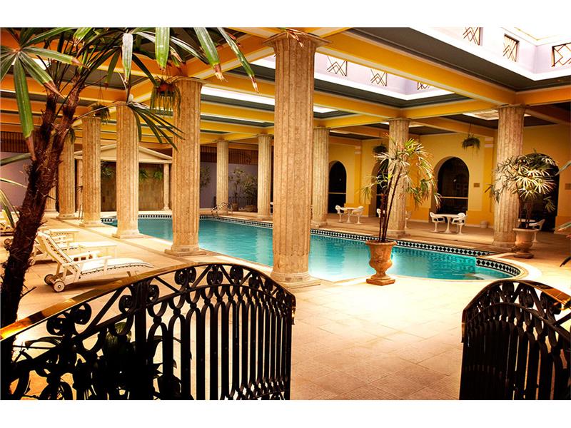 Palace Hotel by null