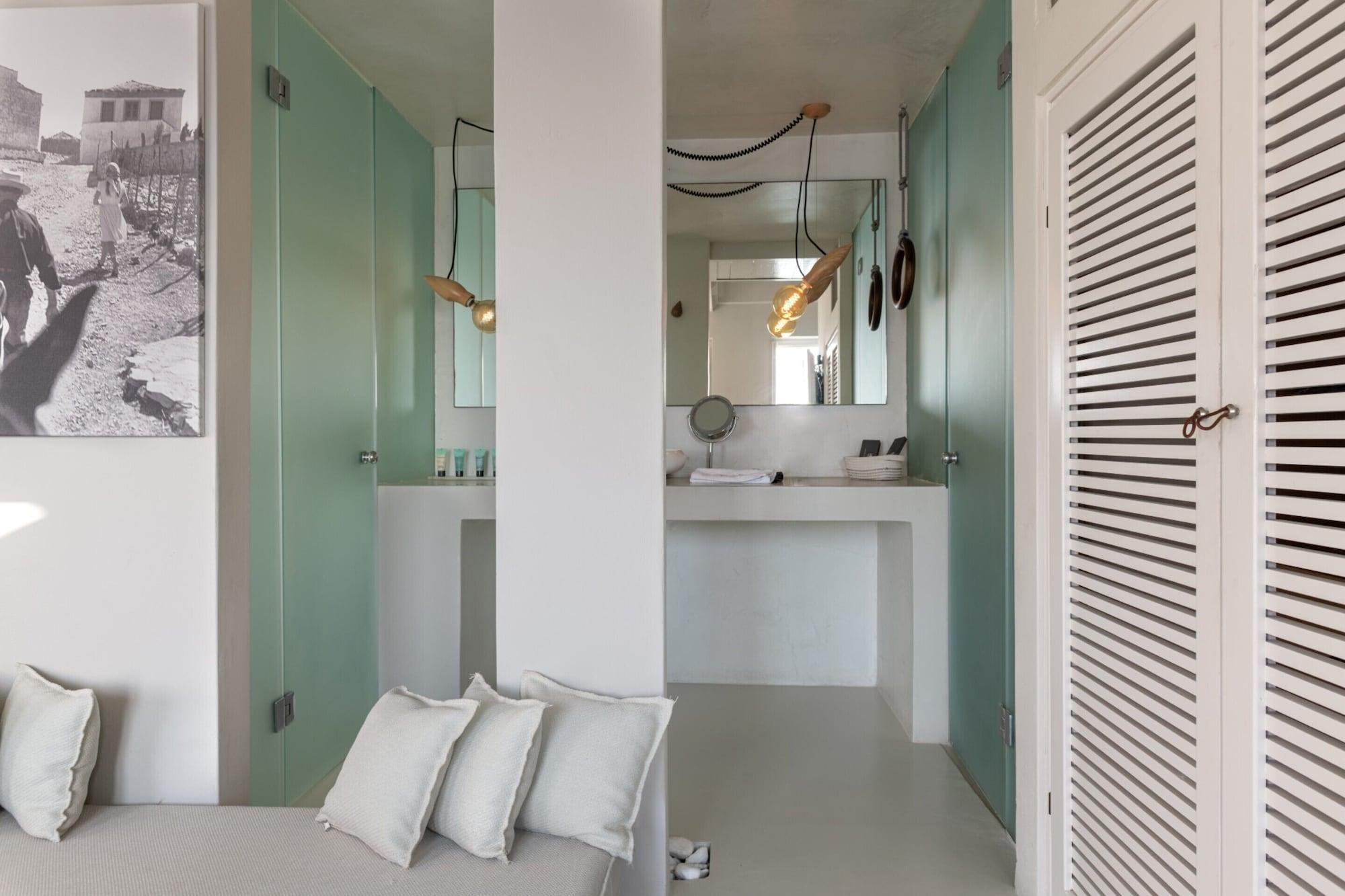 West East Suites by null