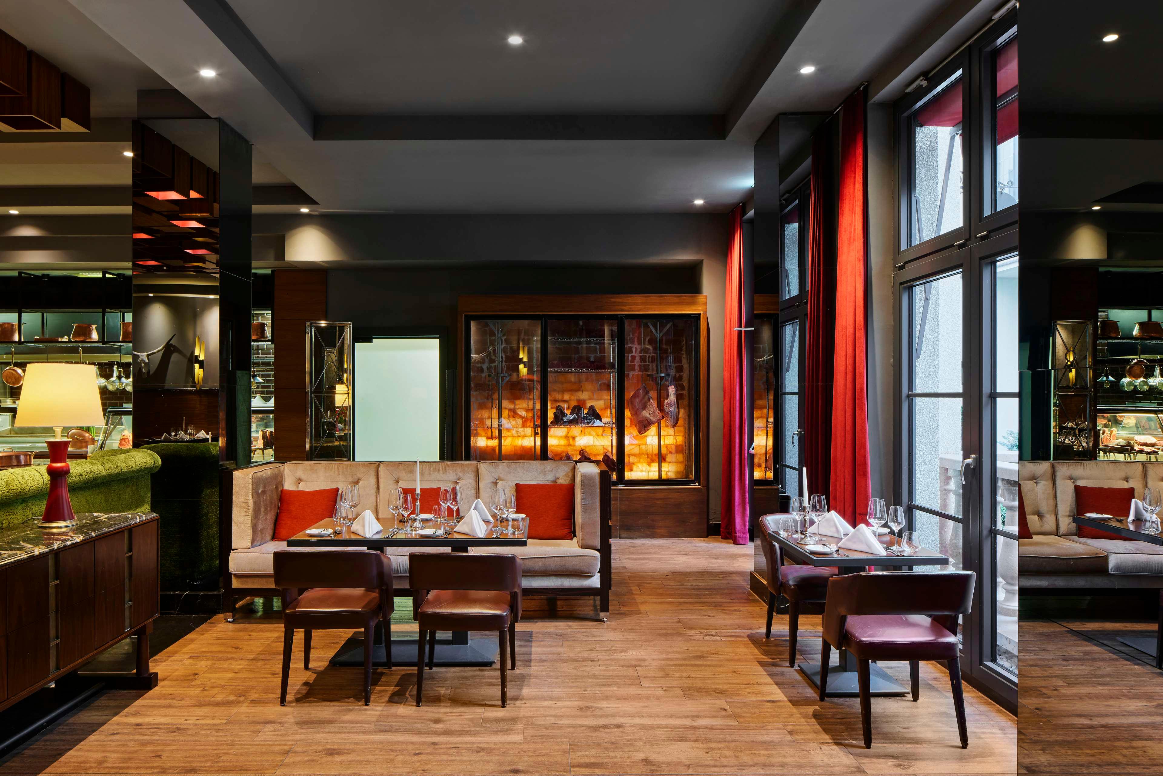 Titanic Gendarmenmarkt Berlin by null