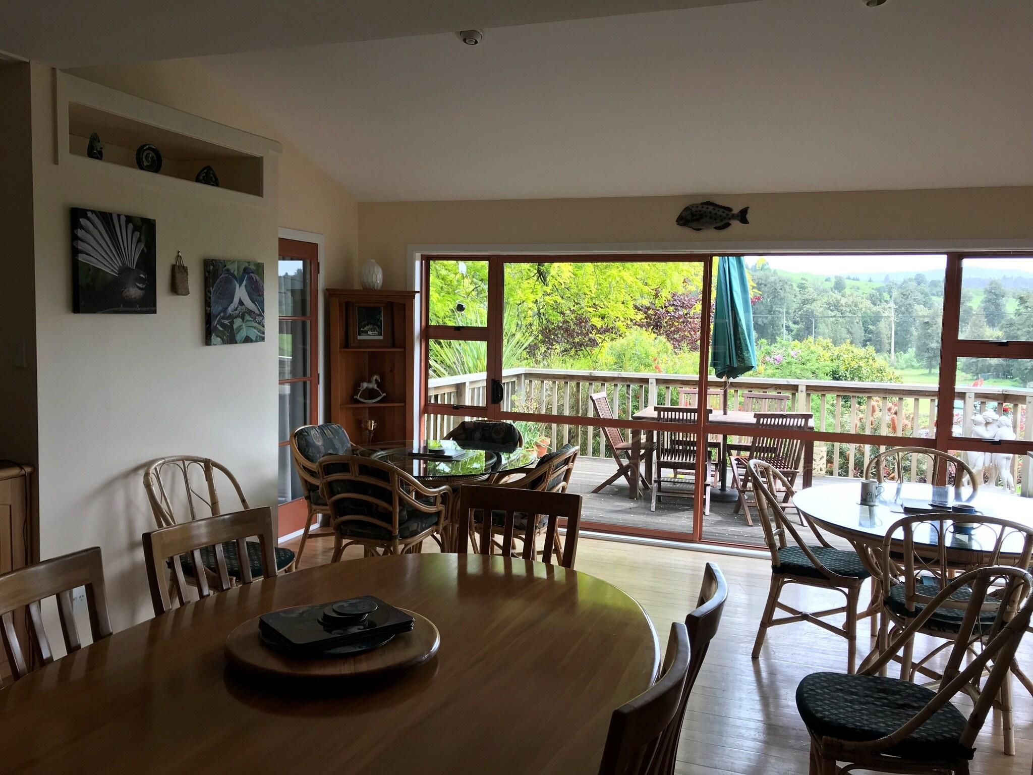 Waitomo Caves Guest Lodge by null