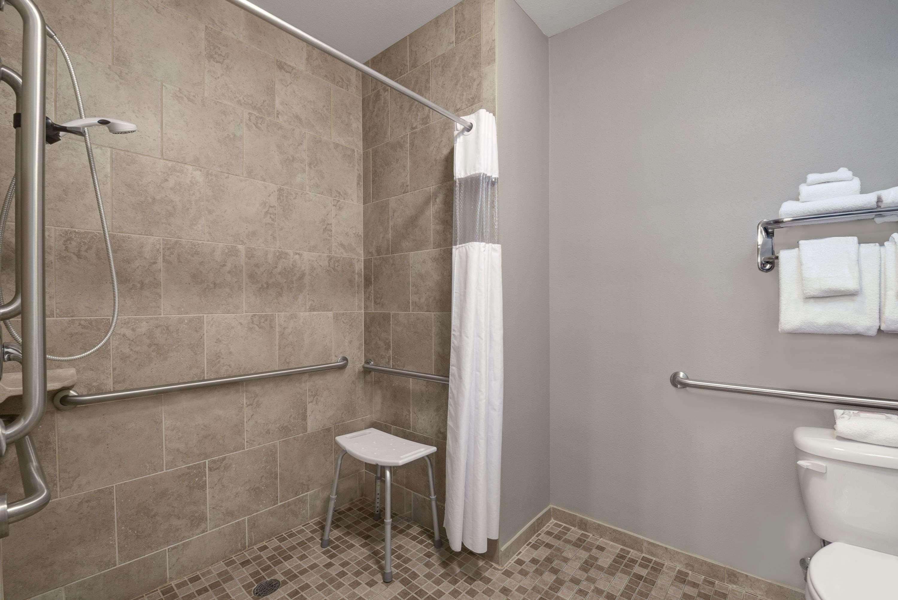 Baymont By Wyndham Minot