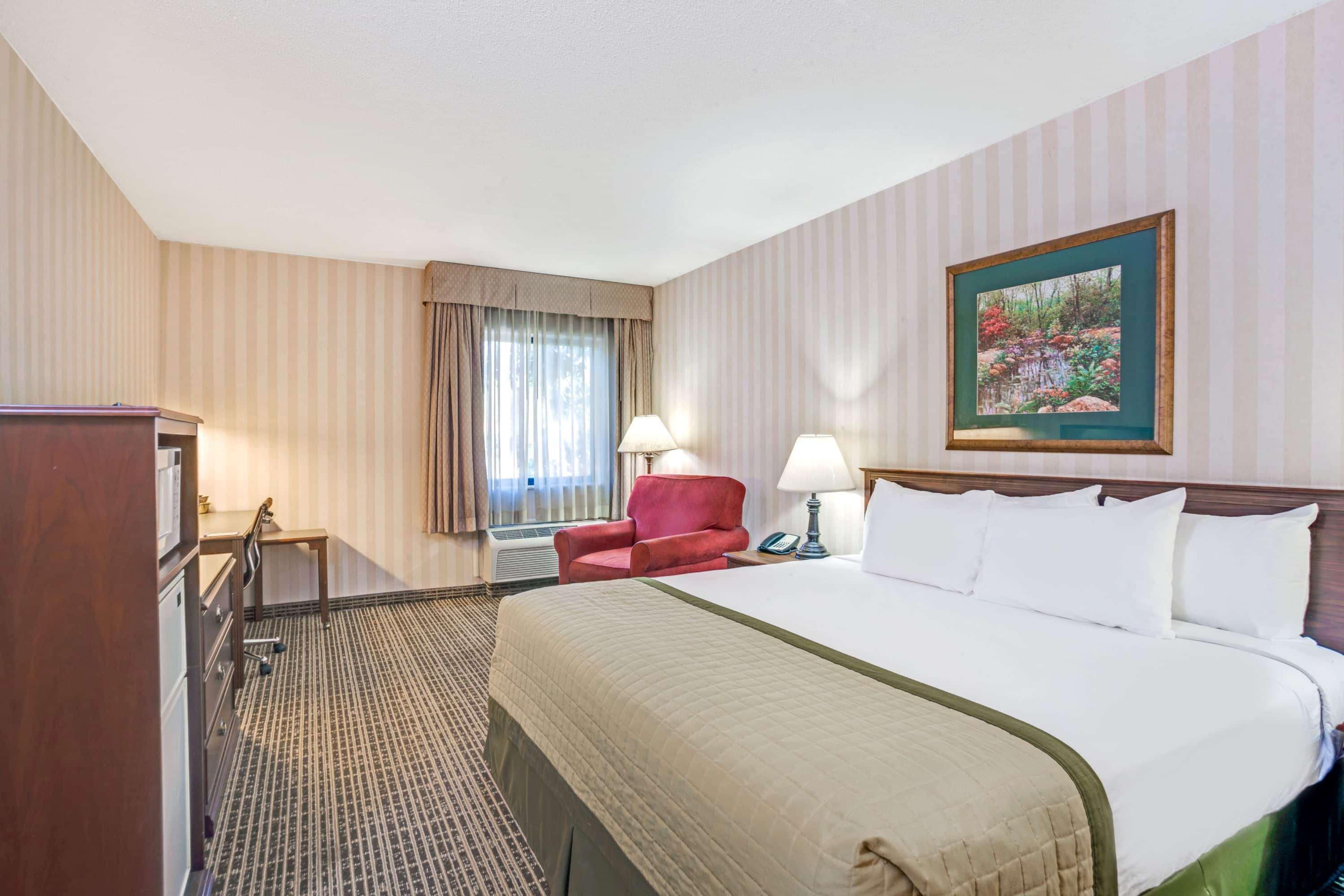 Baymont By Wyndham Louisville Airport South