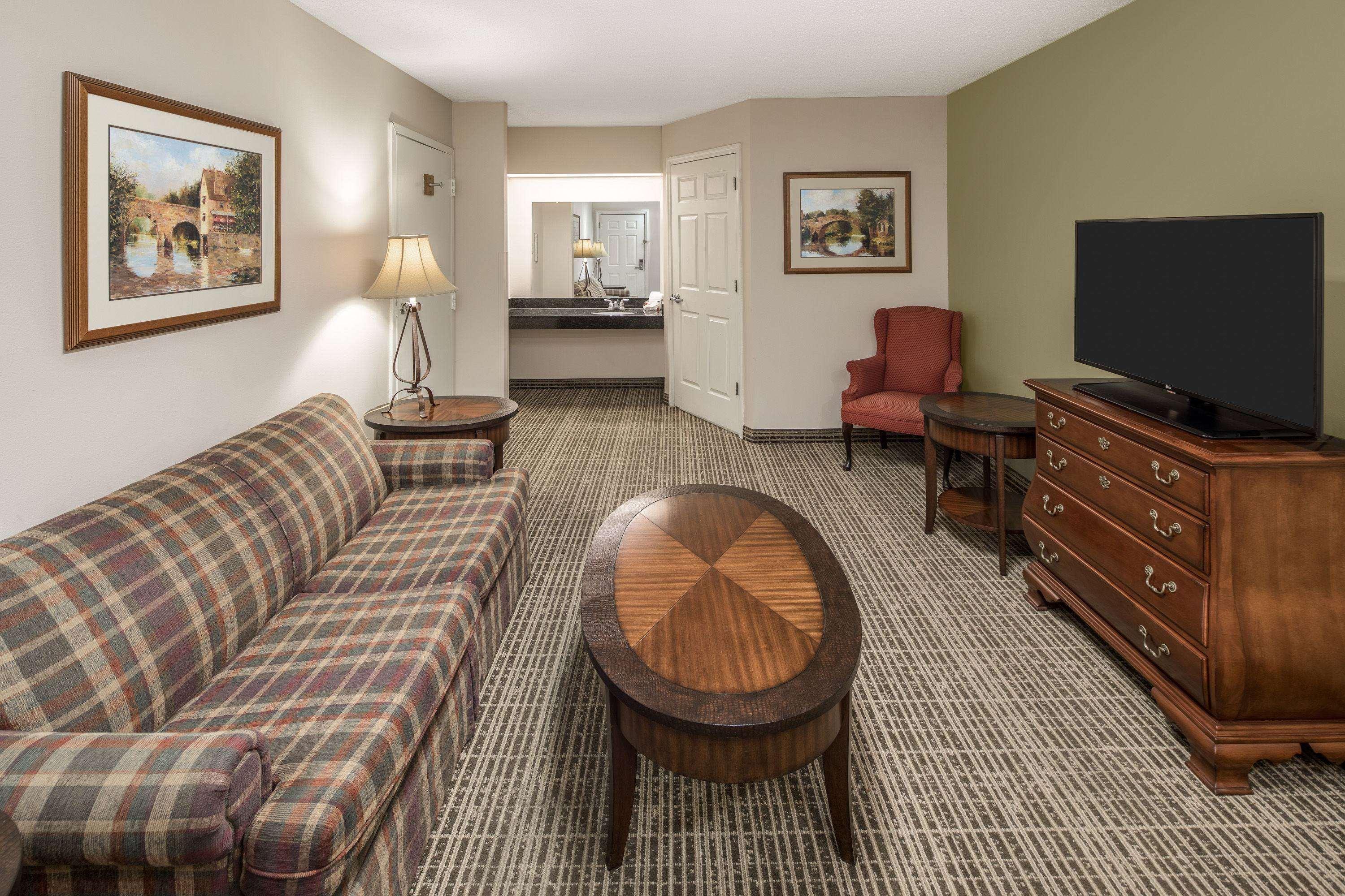 Baymont By Wyndham Cleveland