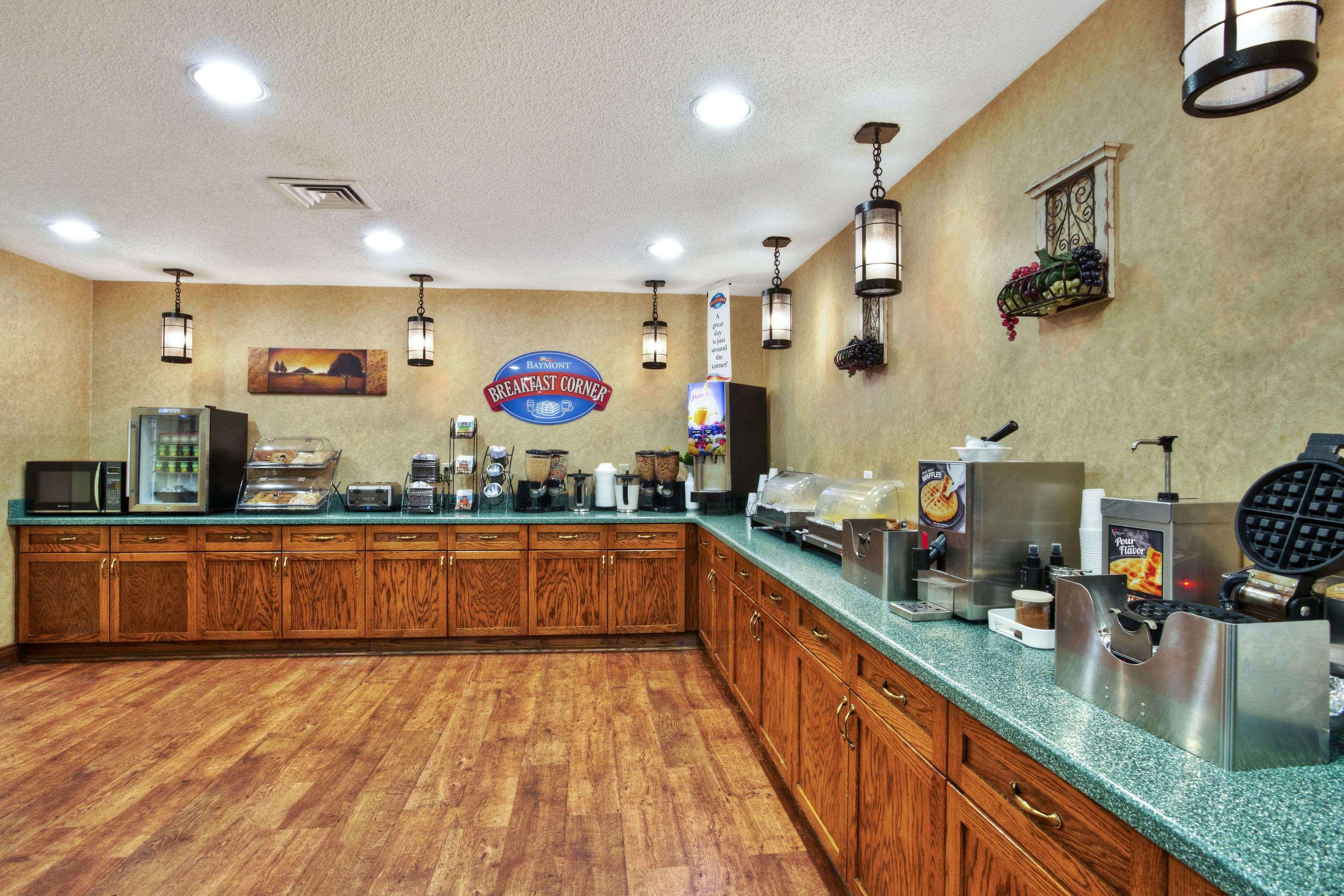 Baymont by Wyndham Knoxville/Cedar Bluff