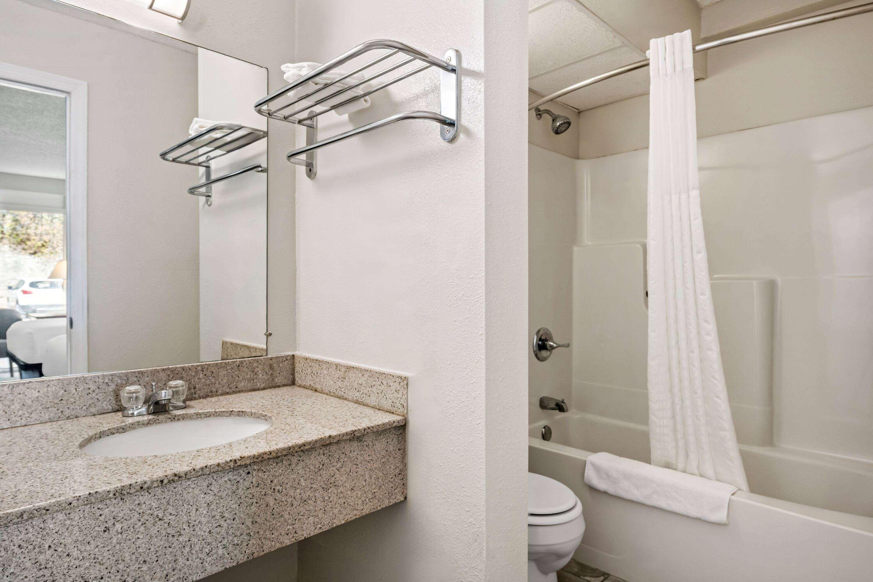 Days Inn by Wyndham Dubuque