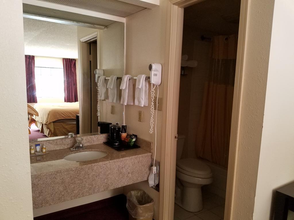 Ameraview Inn And Suites