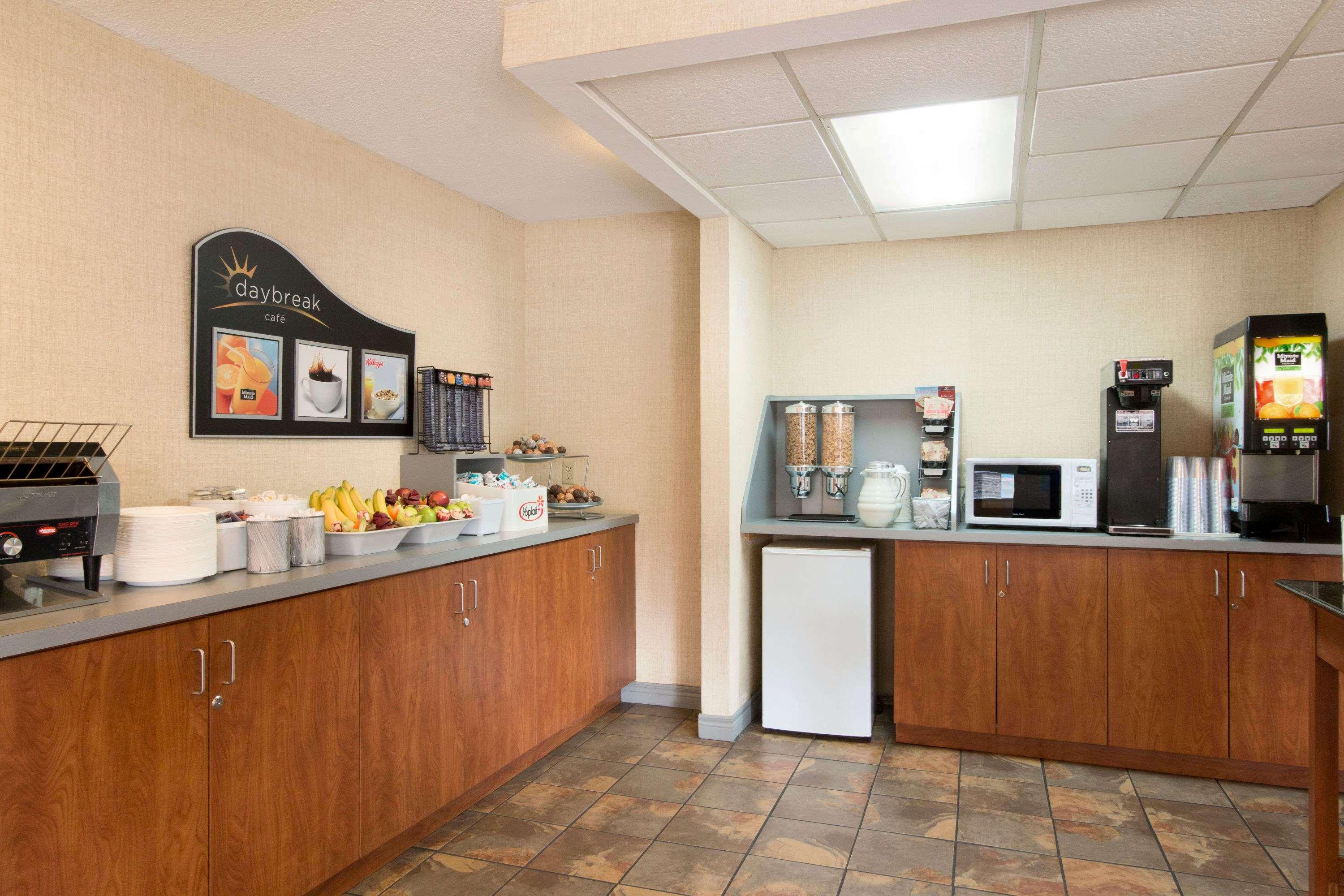 Days Inn By Wyndham Niagara Falls Near The Falls