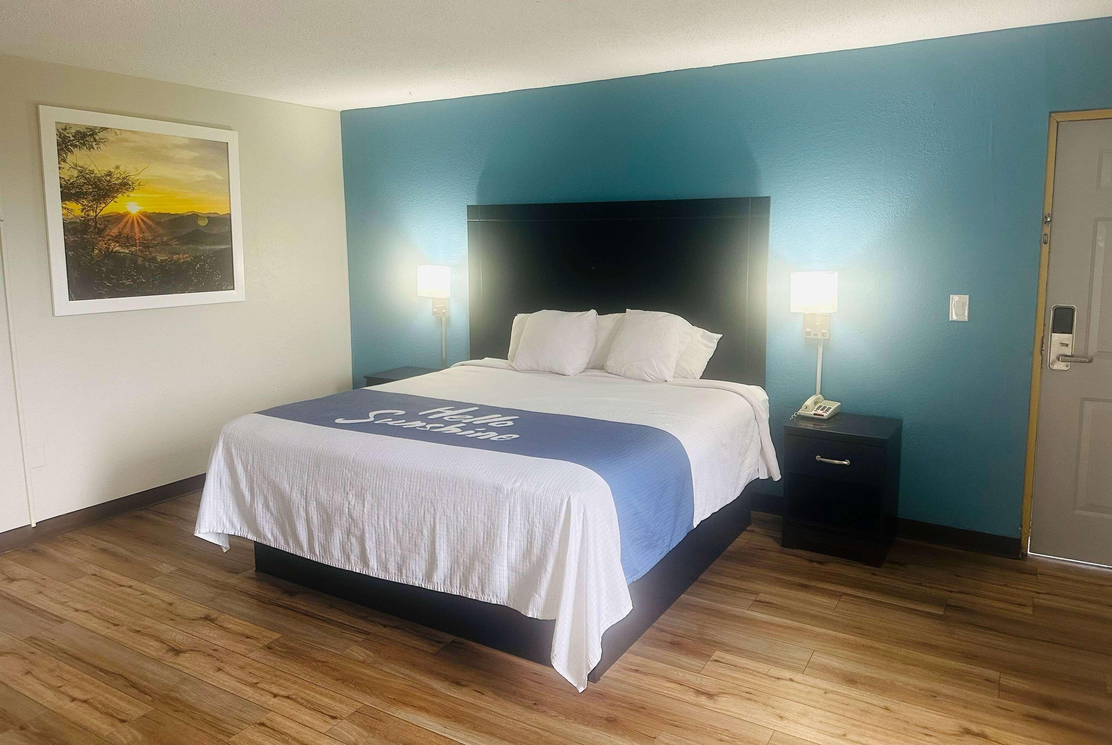 Days Inn By Wyndham Easley