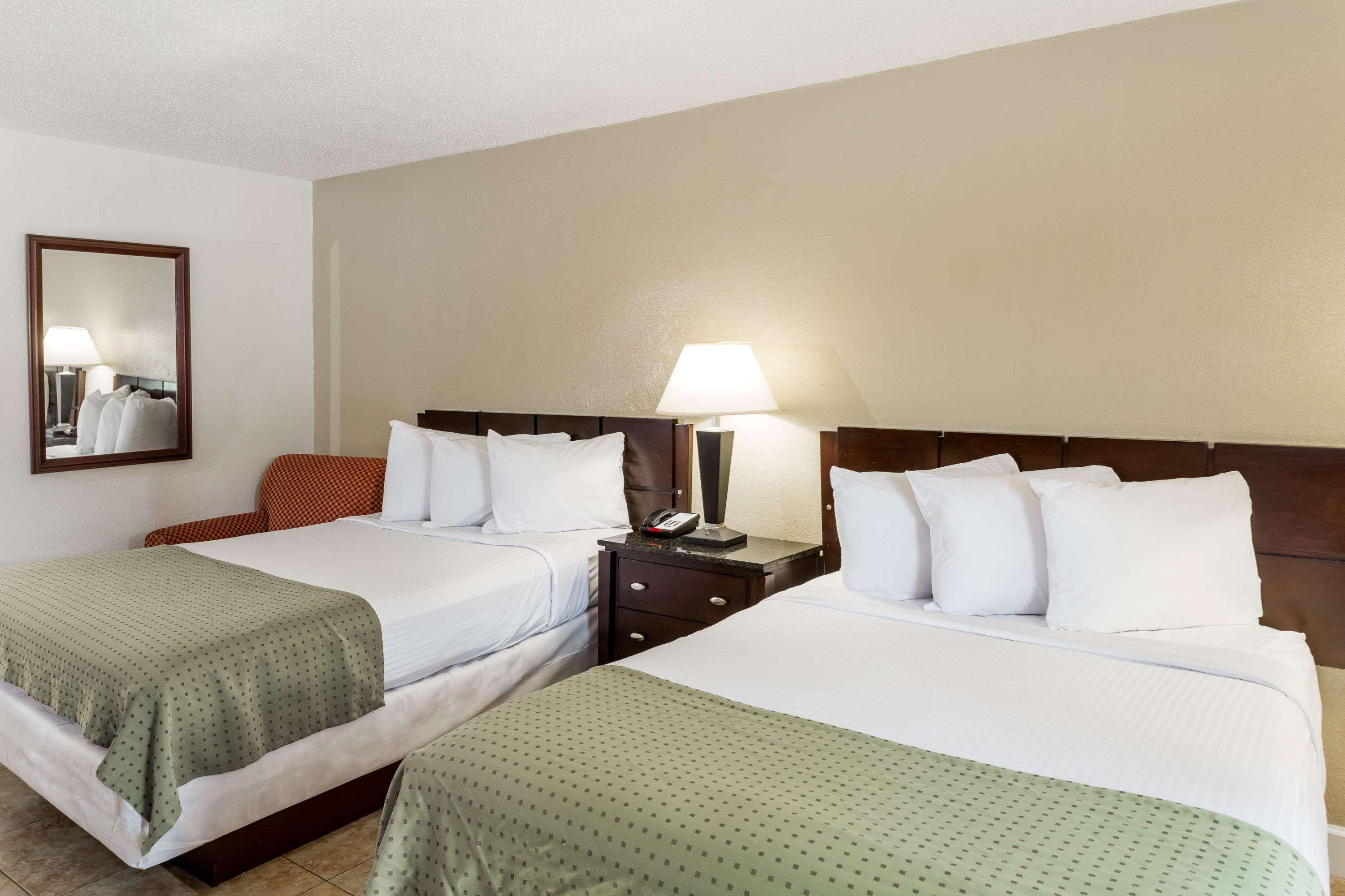 Days Inn by Wyndham St. Petersburg / Tampa Bay