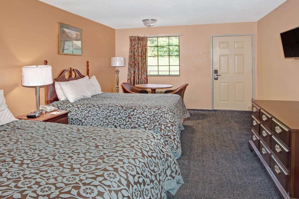Days Inn By Wyndham Marietta White Water
