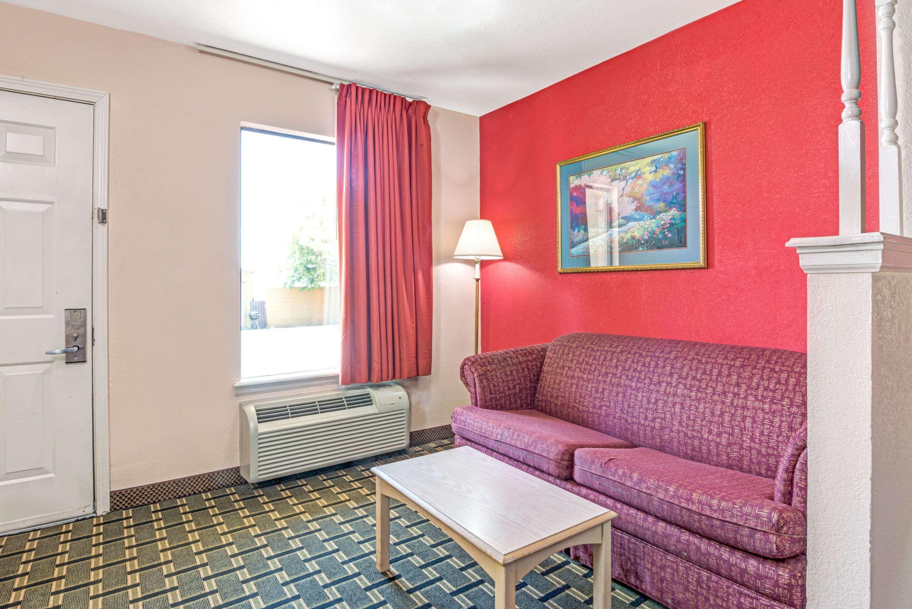 Days Inn & Suites By Wyndham Osceola Ar