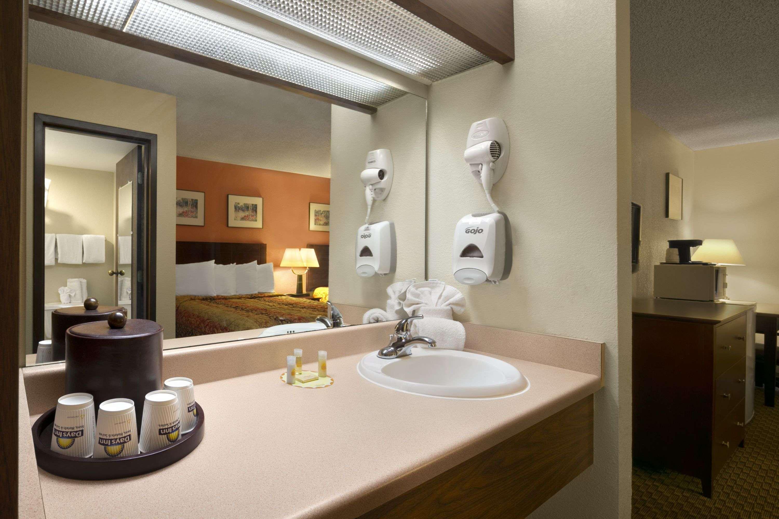 Days Inn & Suites By Wyndham Stevens Point