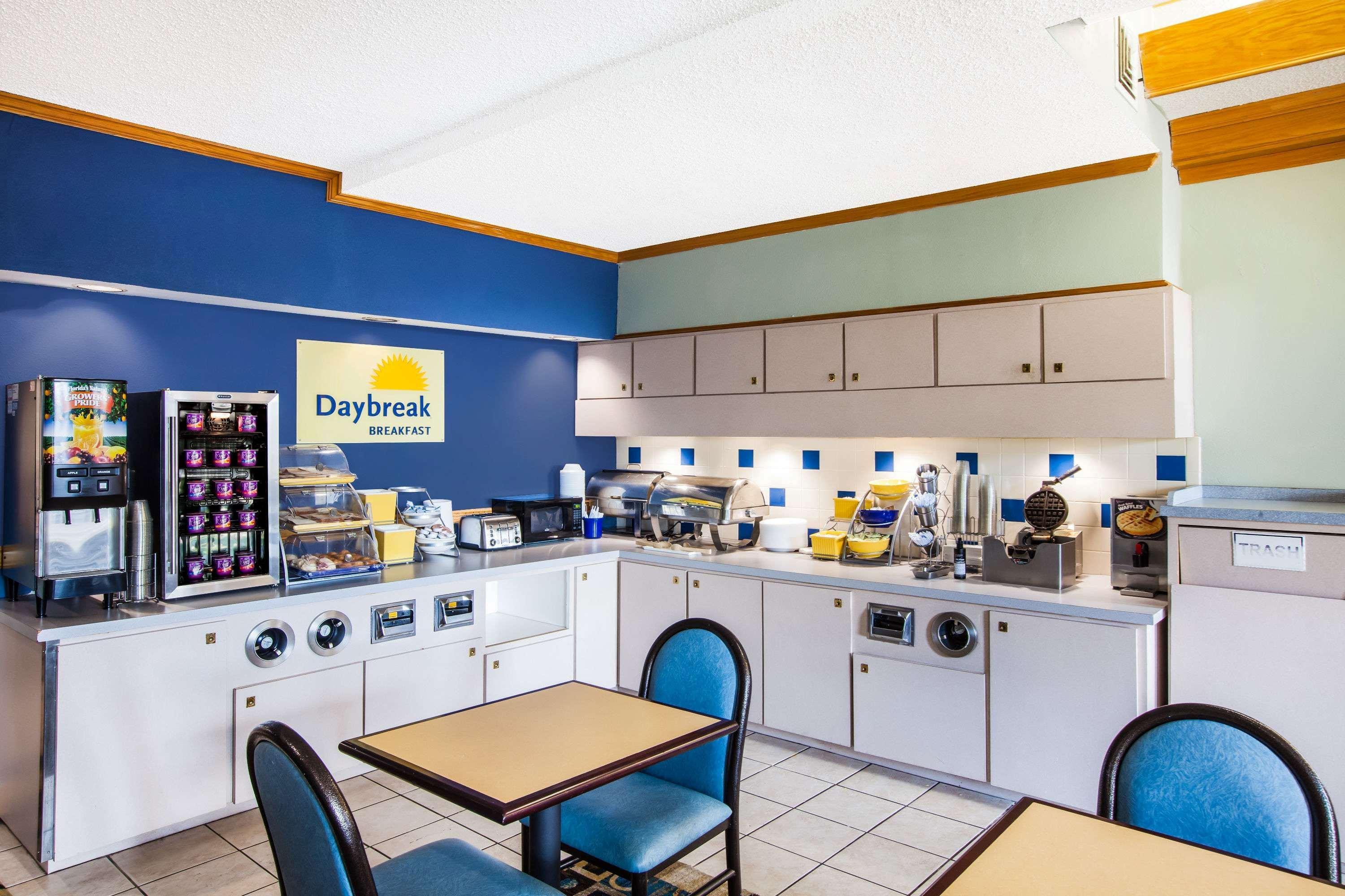 Days Inn &Suites by Wyndham Corpus Christi Central