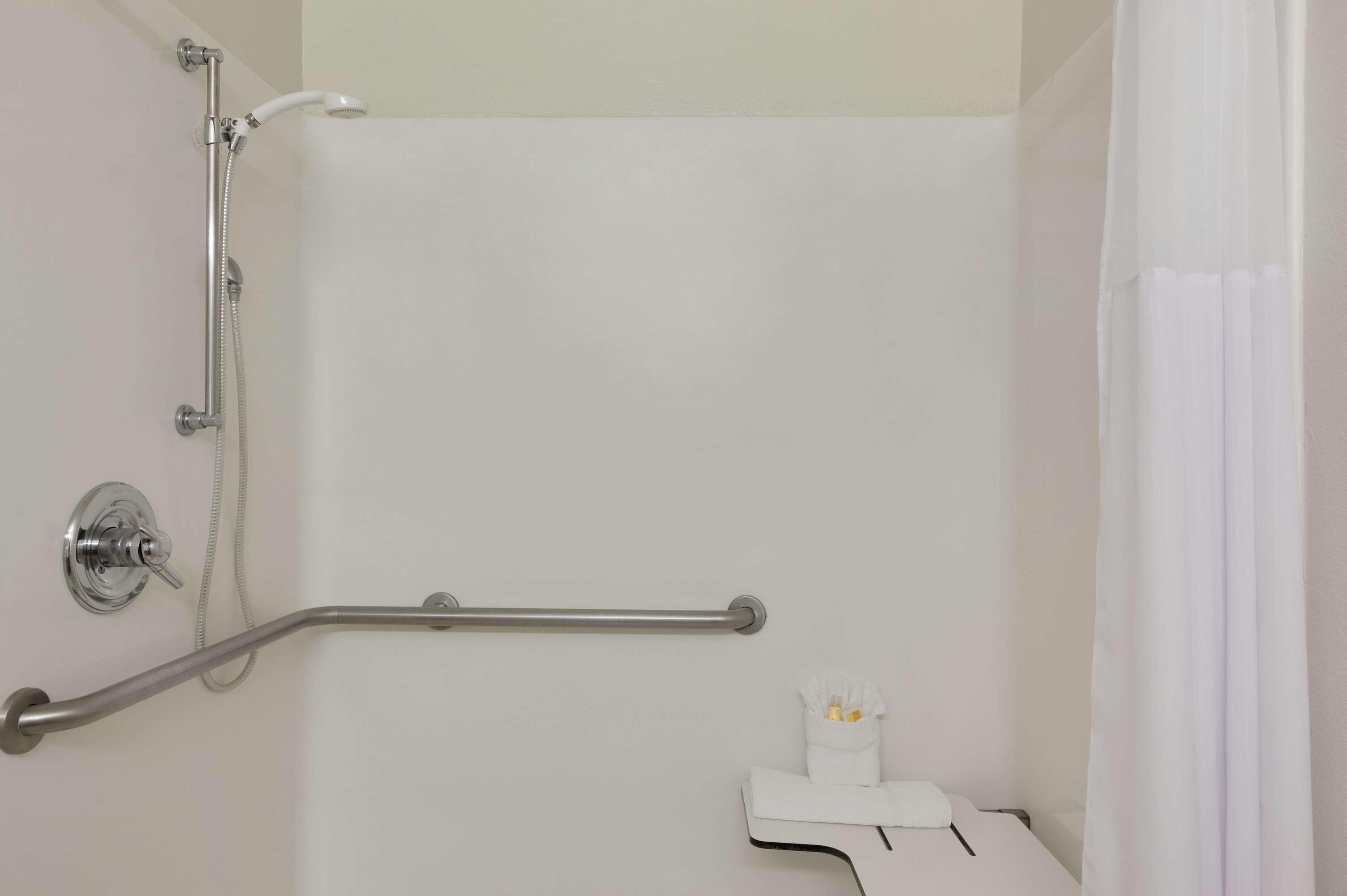 Days Inn & Suites by Wyndham Conroe North