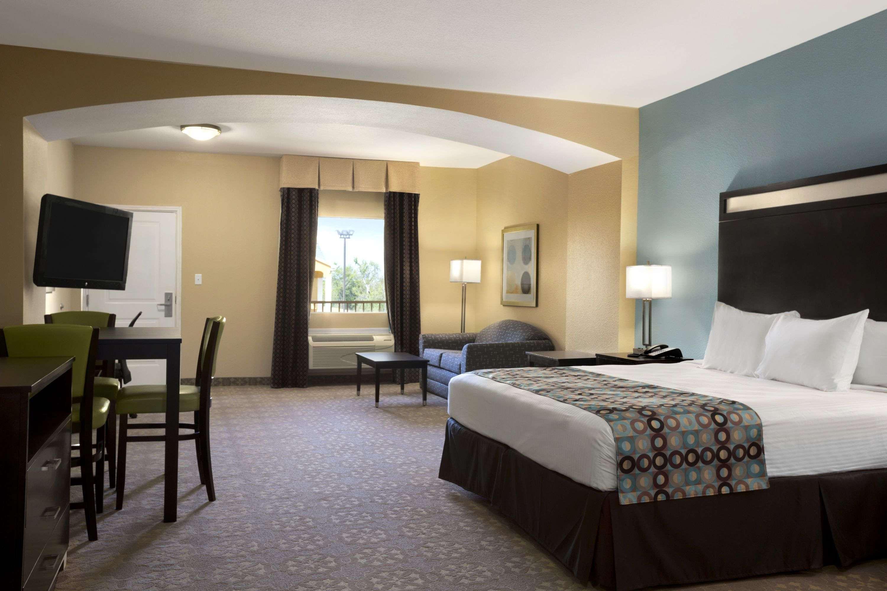 Days Inn & Suites Gonzales