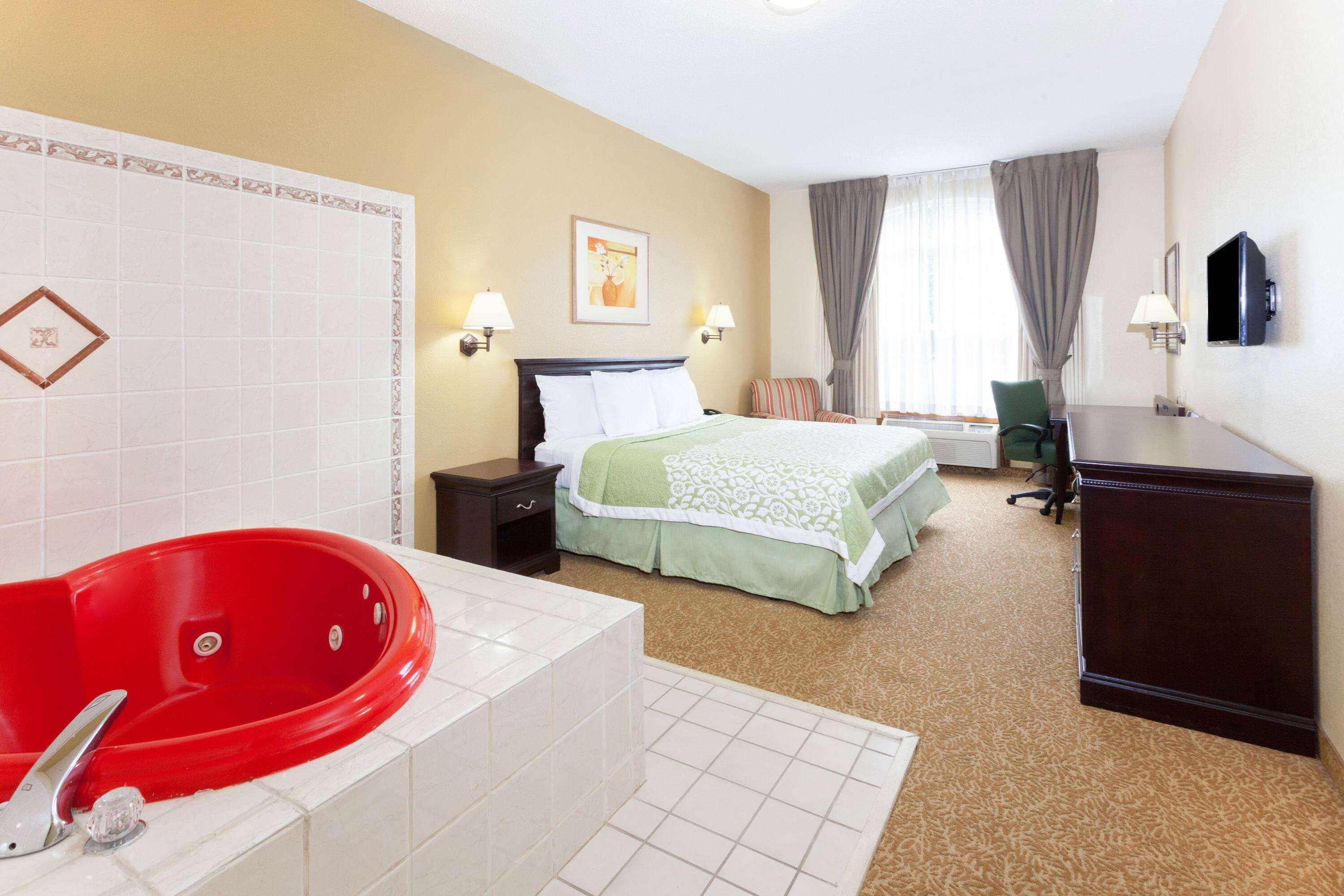 Days Inn & Suites By Wyndham Tucker/Northlake