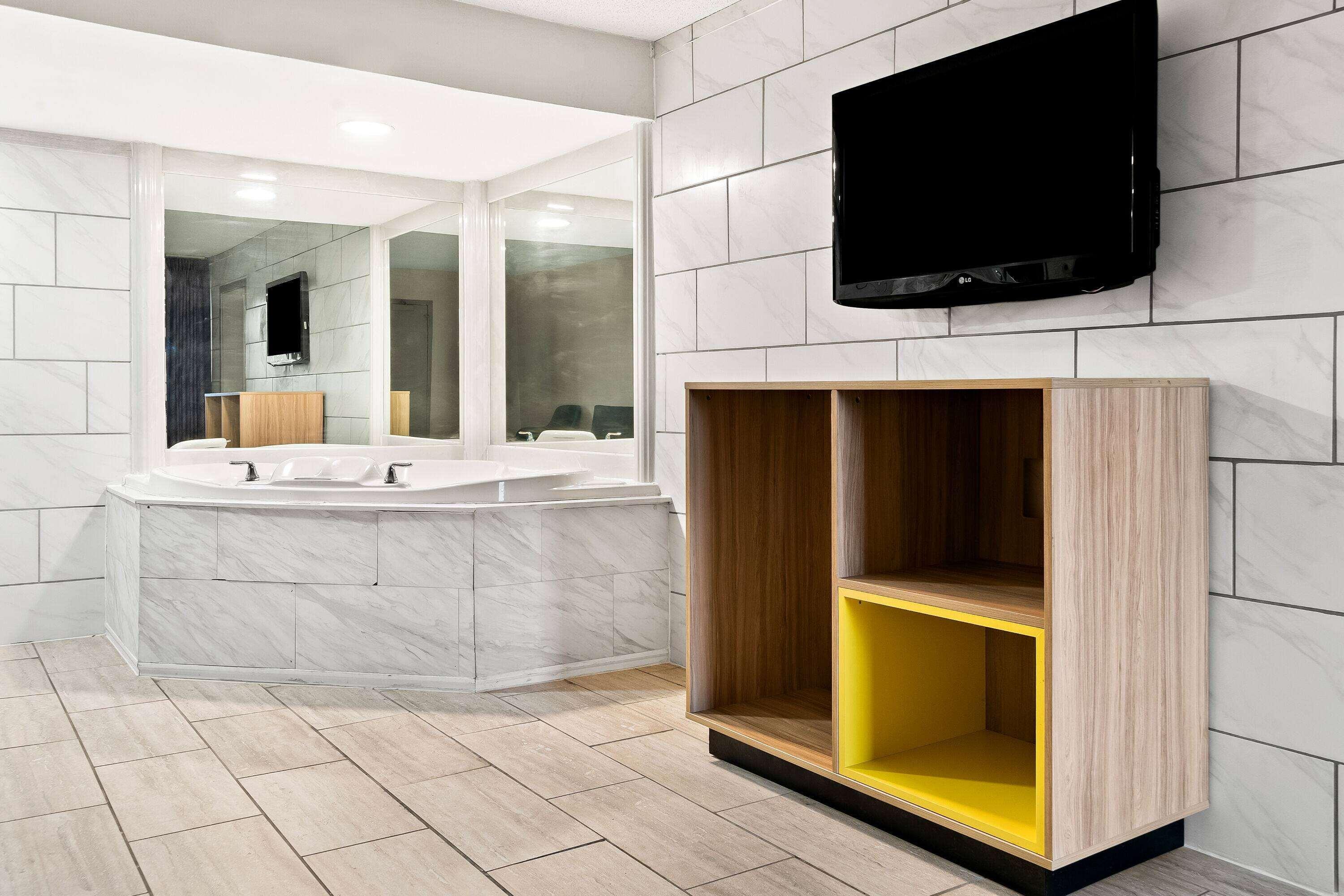 Days Inn & Suites by Wyndham Warren