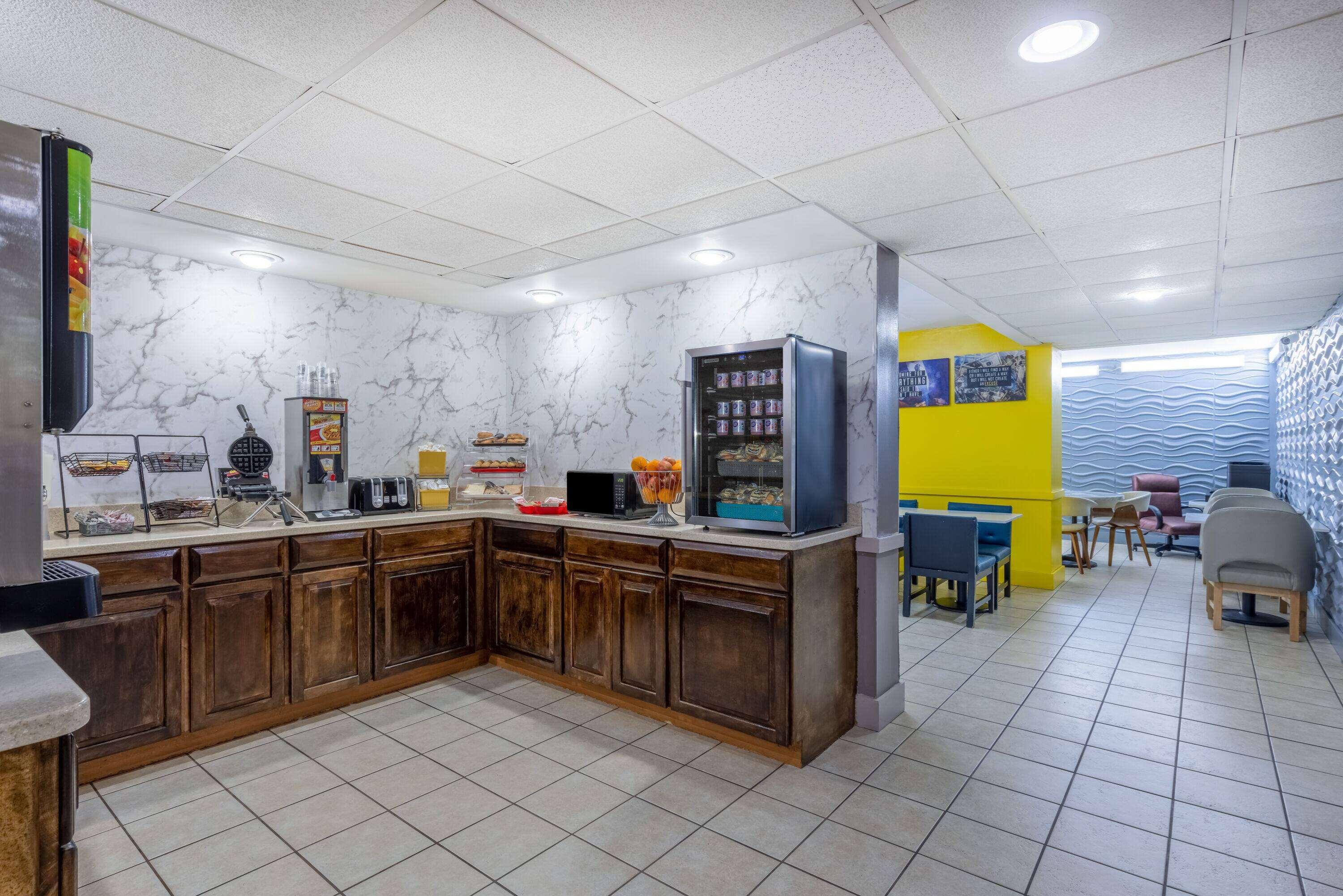 Days Inn & Suites by Wyndham Fort Bragg/Cross Cree
