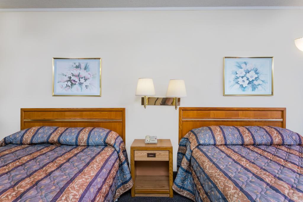Knights Inn Collinsville
