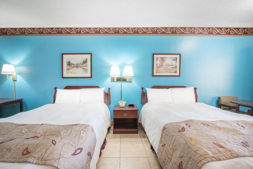 Texas Inn And Suites City Center At University Dr