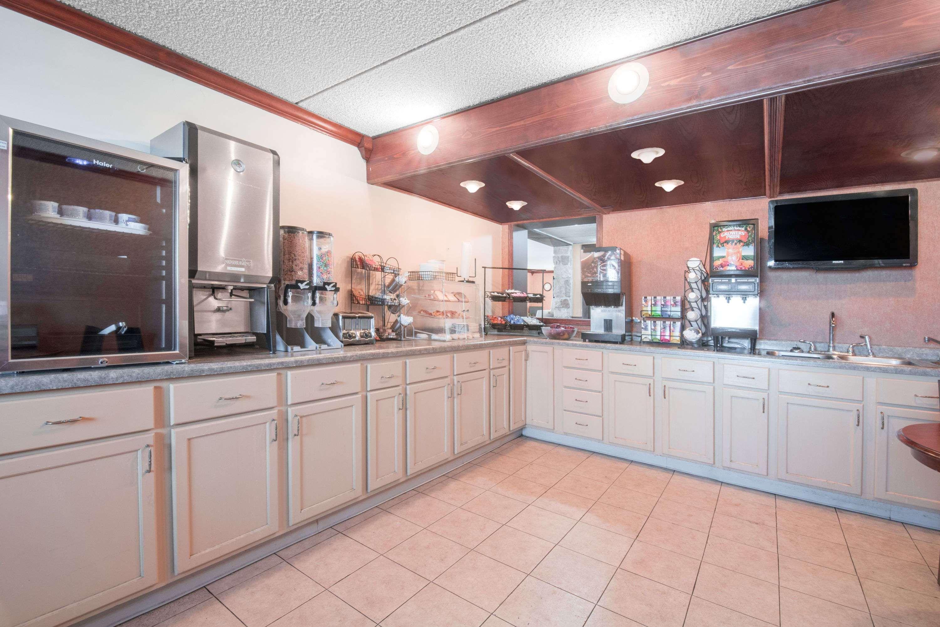 Knights Inn and Suites Grand Forks