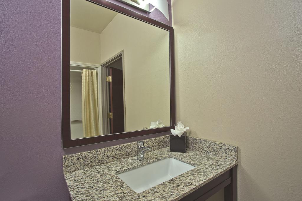La Quinta Inn & Suites by Wyndham Fairborn Wright