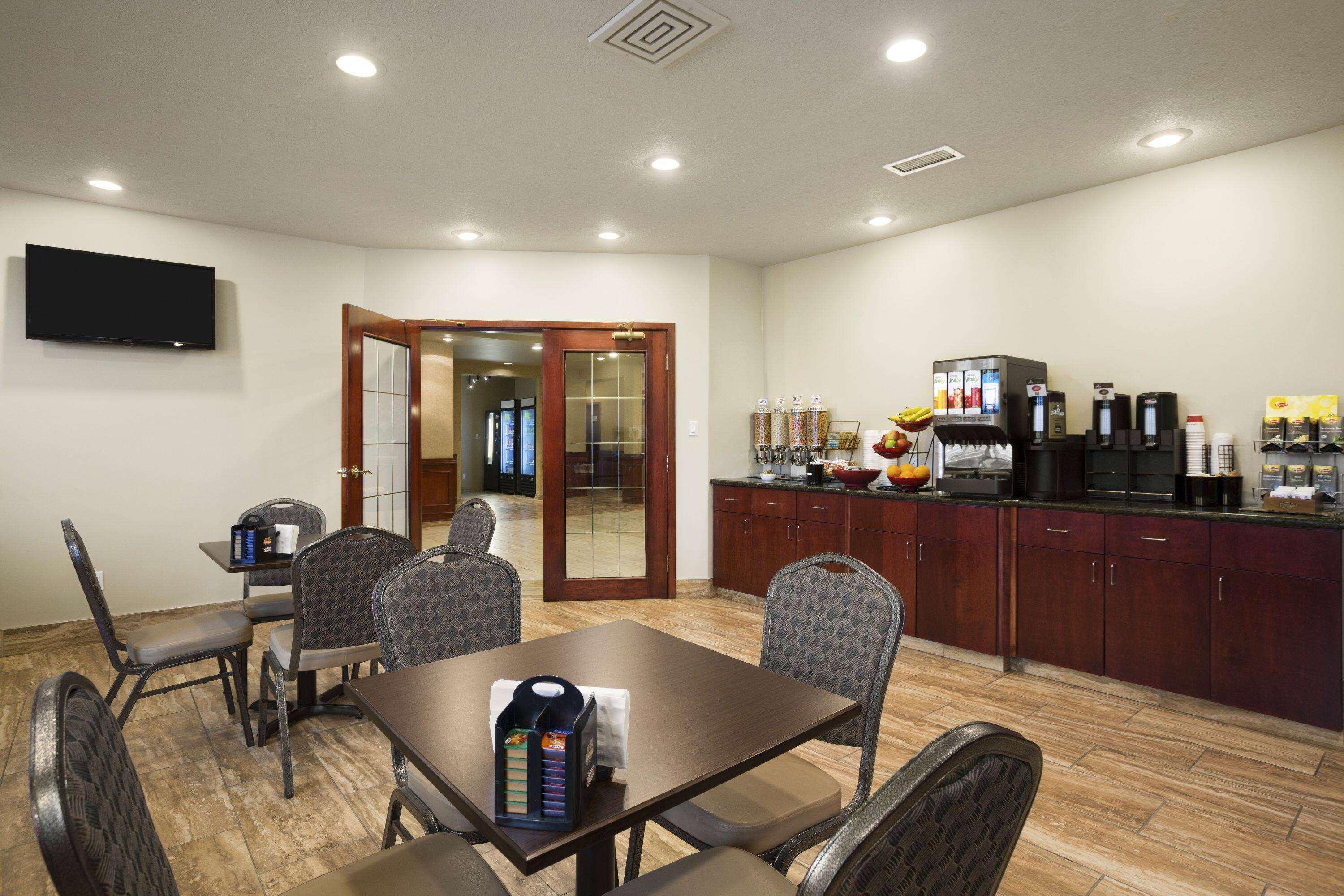 Ramada By Wyndham Edson