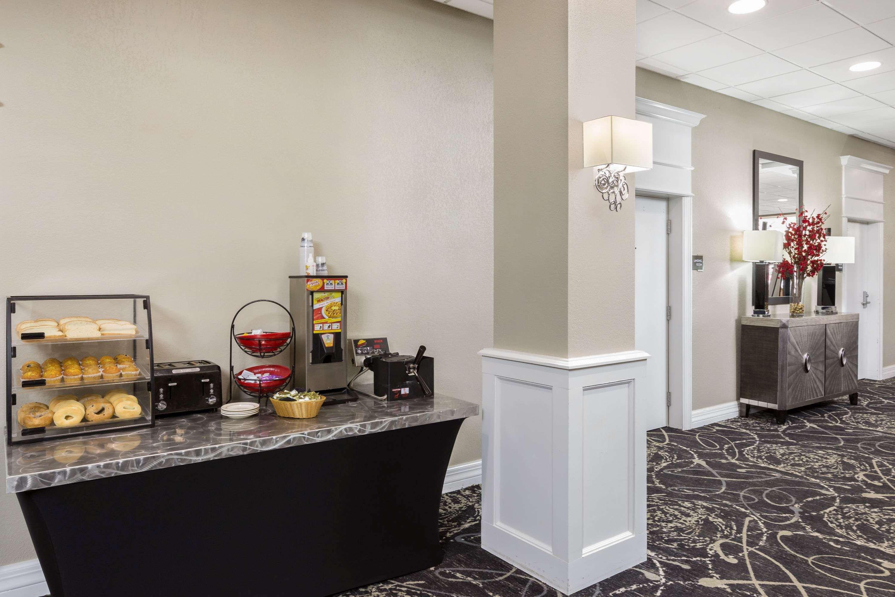 Clarion Inn Des Moines Airport