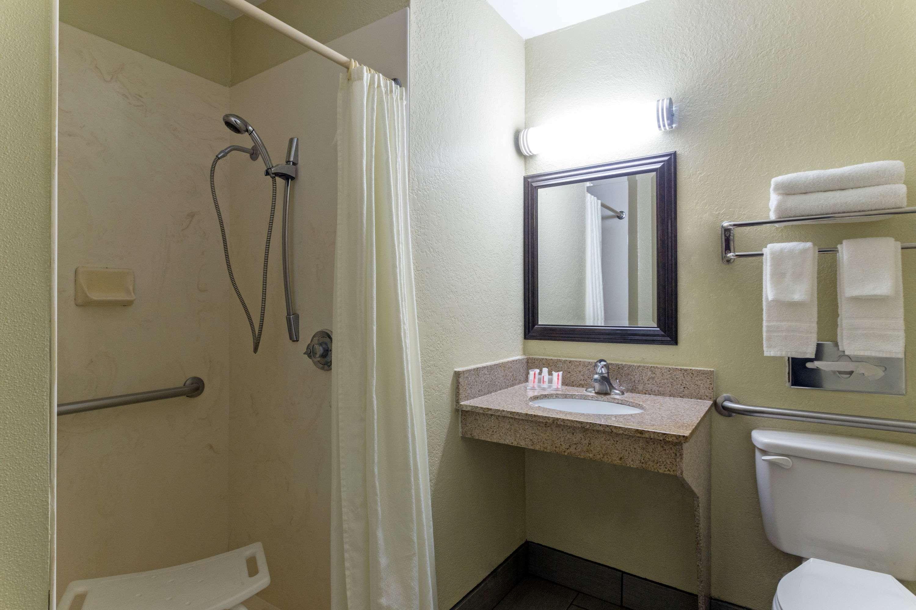 Super 8 By Wyndham Brunswick/St Simons Island Area