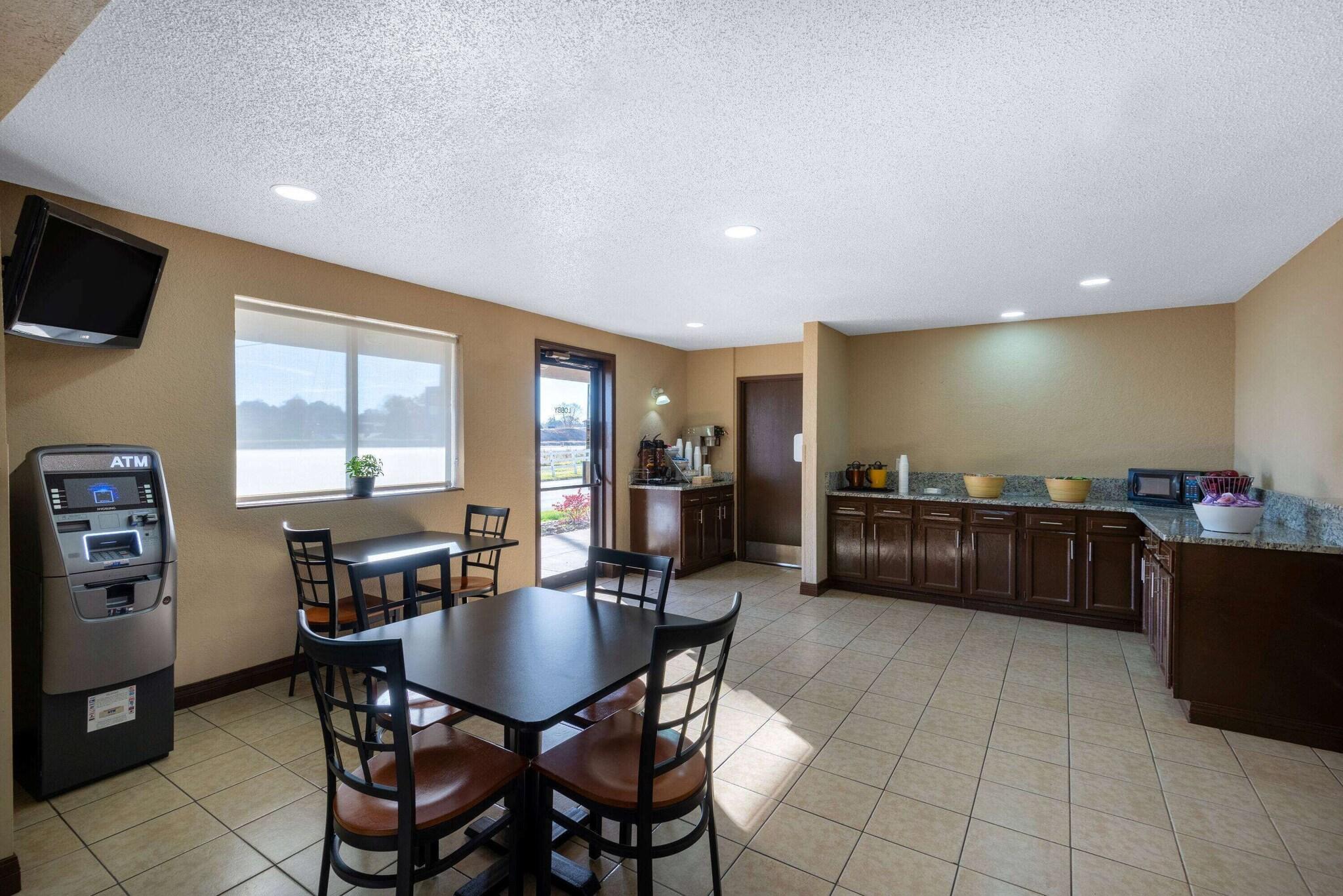 Super 8 by Wyndham Summersville